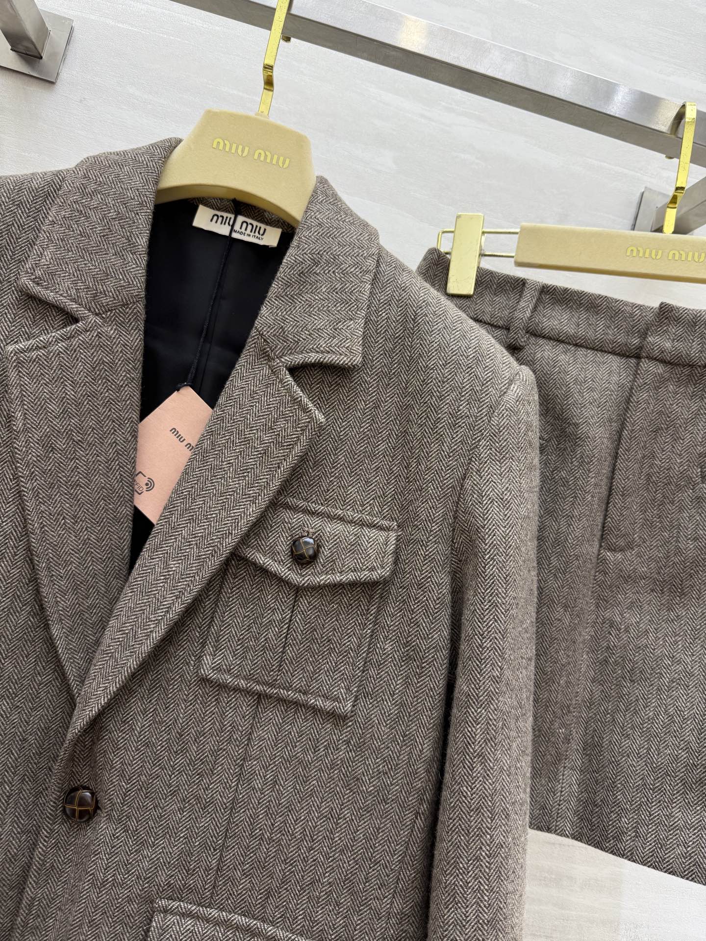 #Miumi♡²⁵秋冬新款 羊毛人字纹西装套装 定制羊毛人字纹面料 立体剪裁版型 高品质 分开发售 si