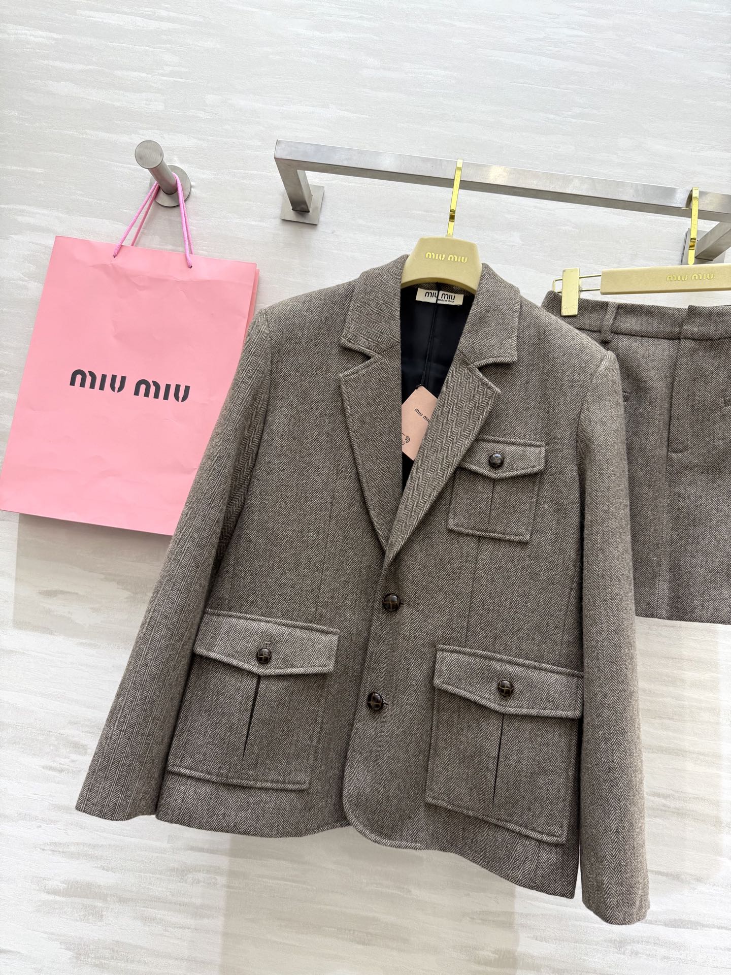 #Miumi♡²⁵秋冬新款 羊毛人字纹西装套装 定制羊毛人字纹面料 立体剪裁版型 高品质 分开发售 si