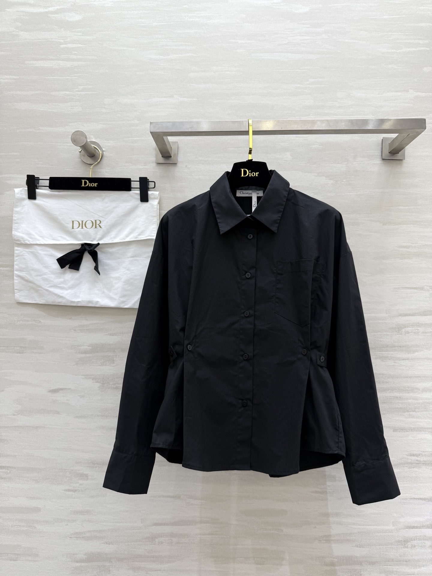 NO:534429,#DIO early autumn new style pure cotton waist lapel shirt high quality customization spot sizeS/M/L/XL (a size bust 98, 57-62 length), dior, alexander wang19860909#DIO早秋新款 纯棉收腰翻领衬衣 高品质定制 现货首发sizeS/M/L/XL（a码胸围98,衣长57-62）,,dior,alexander wang,Women's clothing