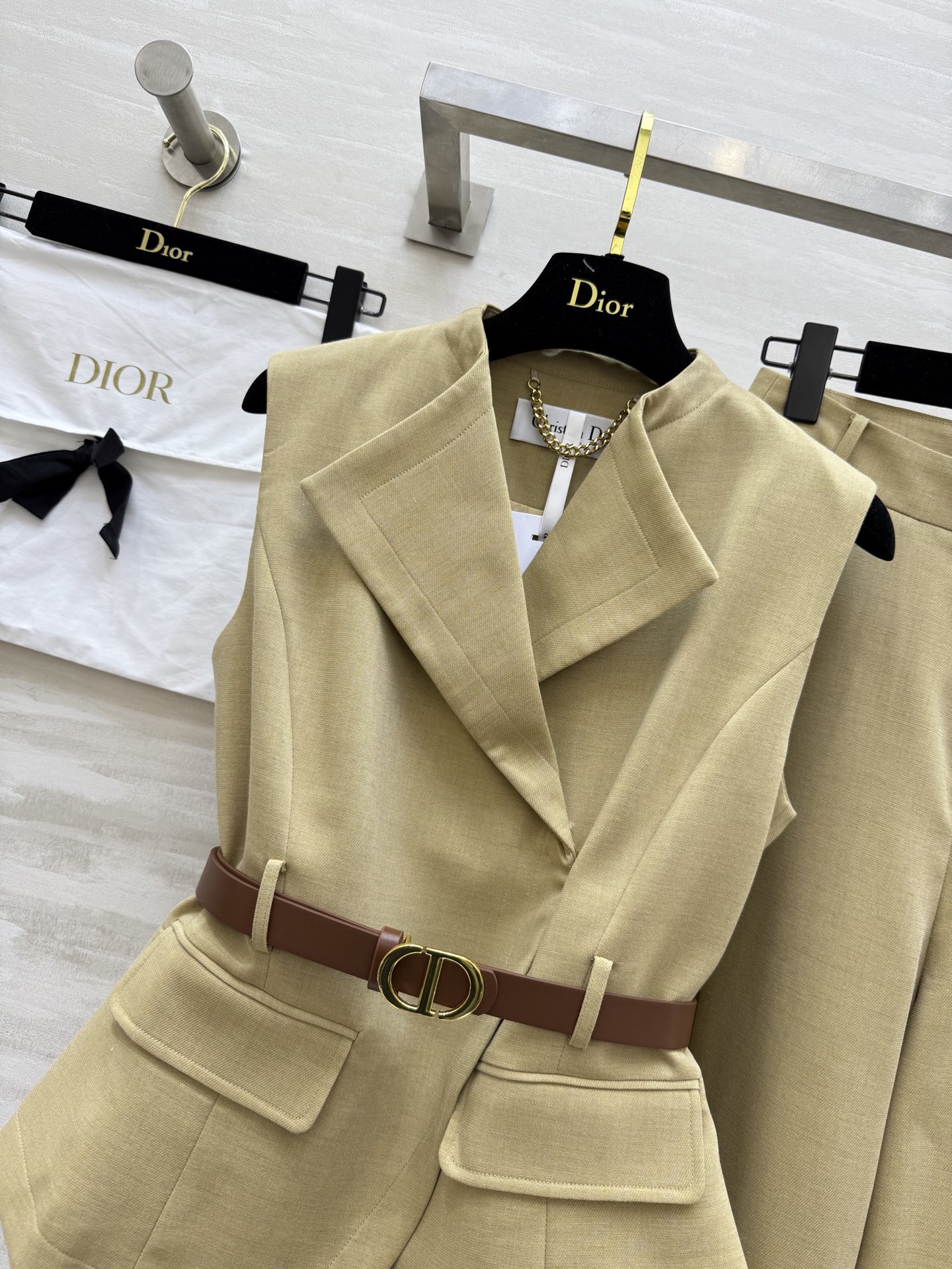 #DIO♡²⁵秋冬新款 马甲套装裤 腰部腰带设计完美拉长身材比例 立体剪裁廓形大摆裤超级大气时髦 高品质