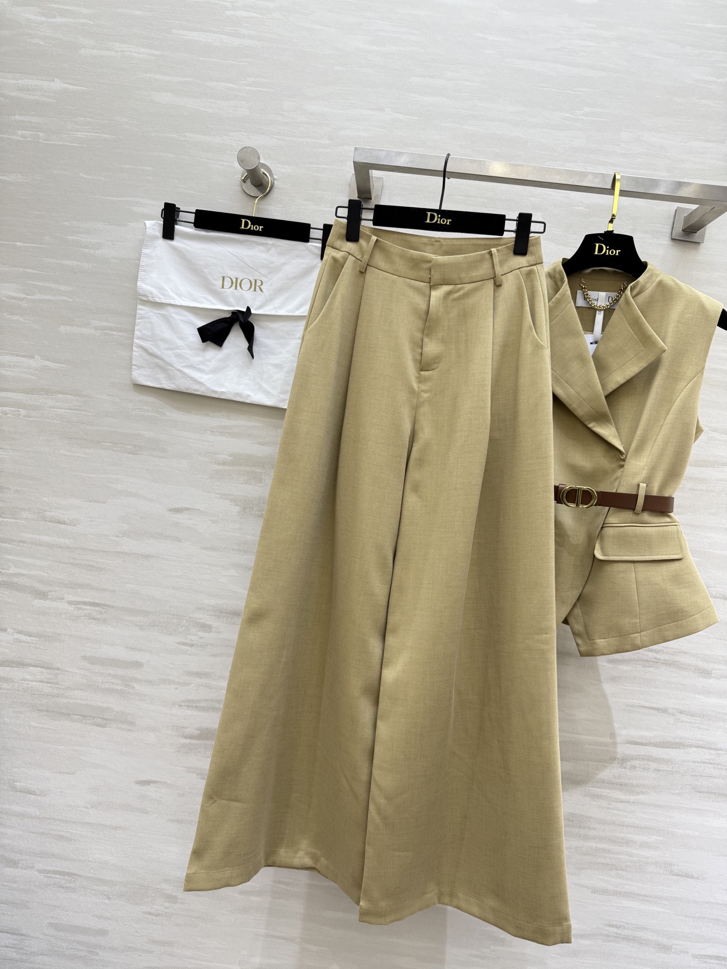 #DIO♡²⁵秋冬新款 马甲套装裤 腰部腰带设计完美拉长身材比例 立体剪裁廓形大摆裤超级大气时髦 高品质