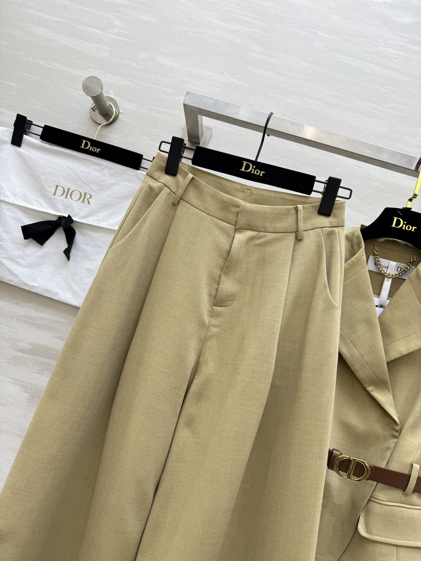 #DIO♡²⁵秋冬新款 马甲套装裤 腰部腰带设计完美拉长身材比例 立体剪裁廓形大摆裤超级大气时髦 高品质