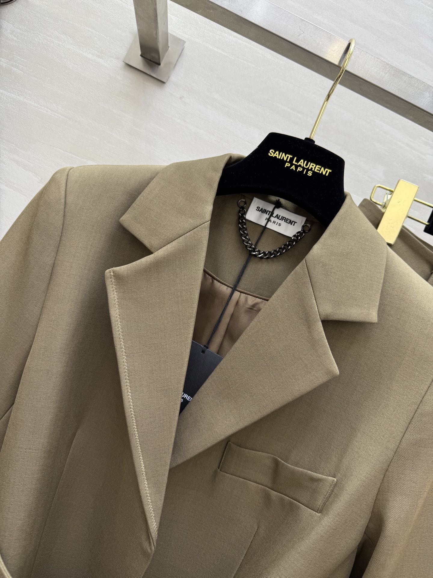 #ysl²⁵秋冬新款 西装套装 炽热的棱角 洒脱的外形 既可以归复自然 也能够披荆斩棘 高品质定制 现货