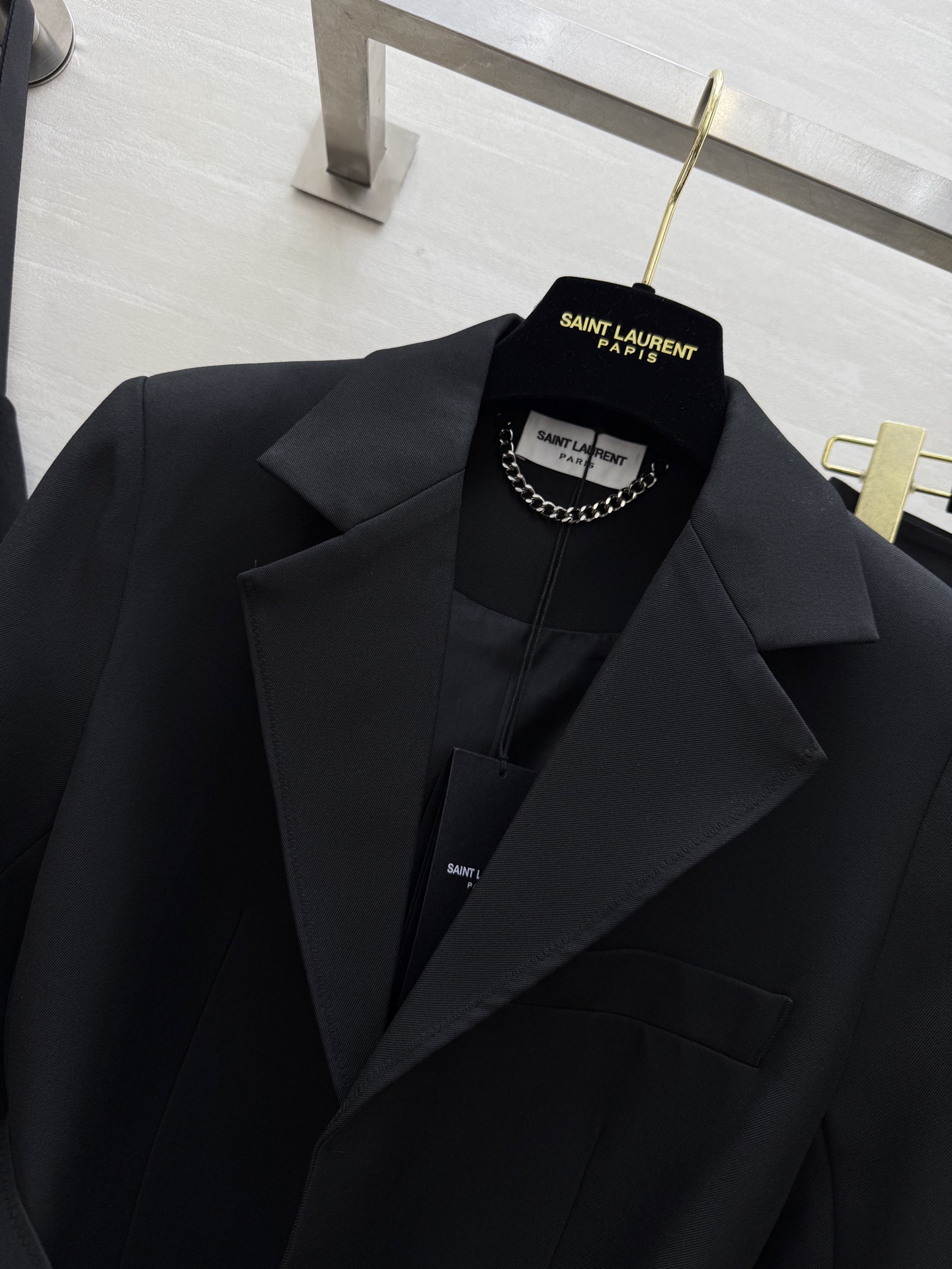 #ysl²⁵秋冬新款 西装套装 炽热的棱角 洒脱的外形 既可以归复自然 也能够披荆斩棘 高品质定制 现货