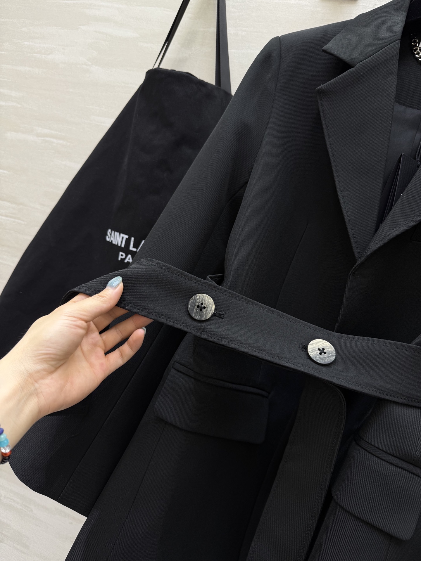 #ysl²⁵秋冬新款 西装套装 炽热的棱角 洒脱的外形 既可以归复自然 也能够披荆斩棘 高品质定制 现货