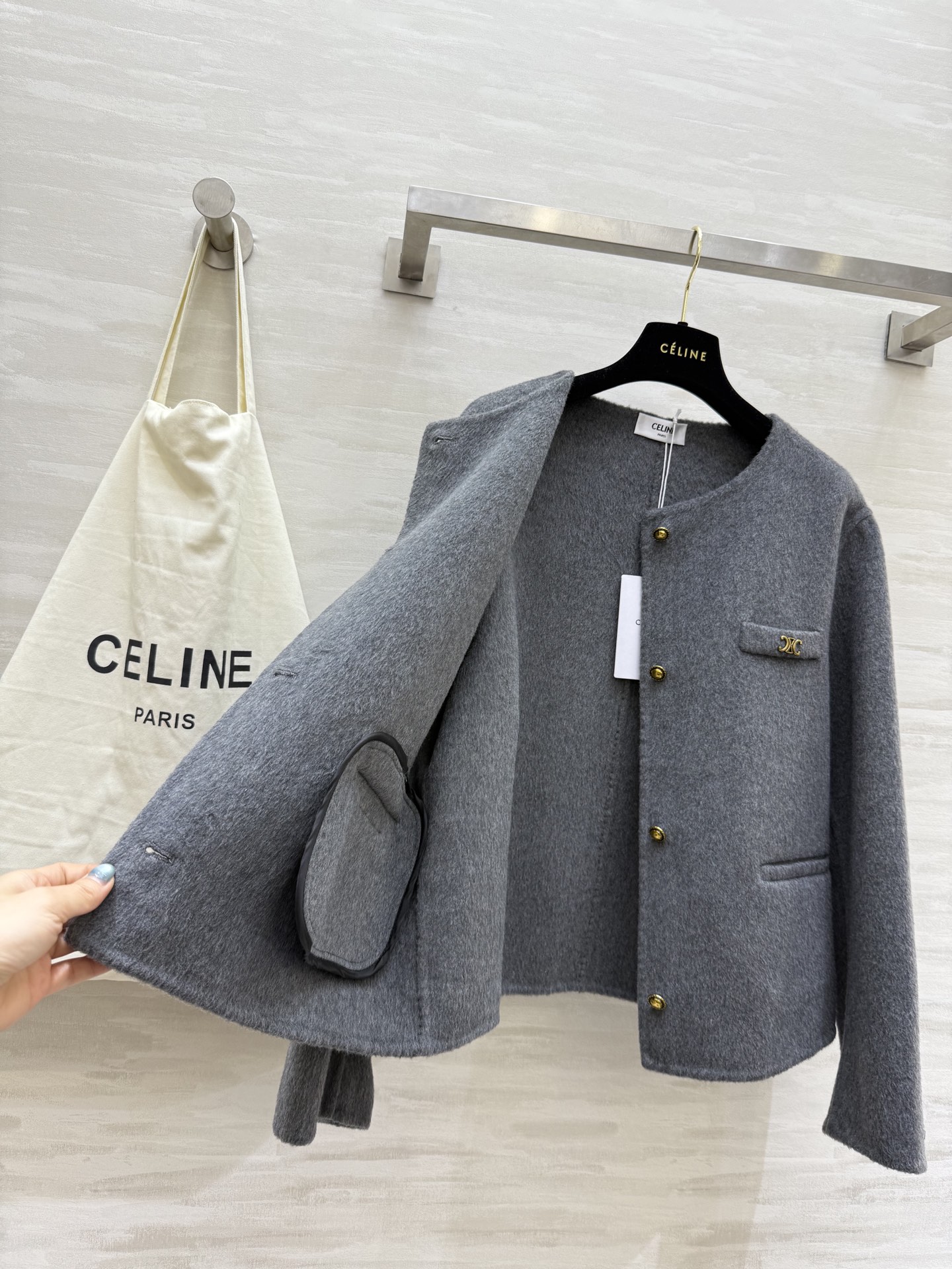 #Celin♡²⁵秋冬新款 凯旋门金扣 羊毛羊绒外套90%澳毛10%羊绒 学院风小圆领 双口袋 宽松版型