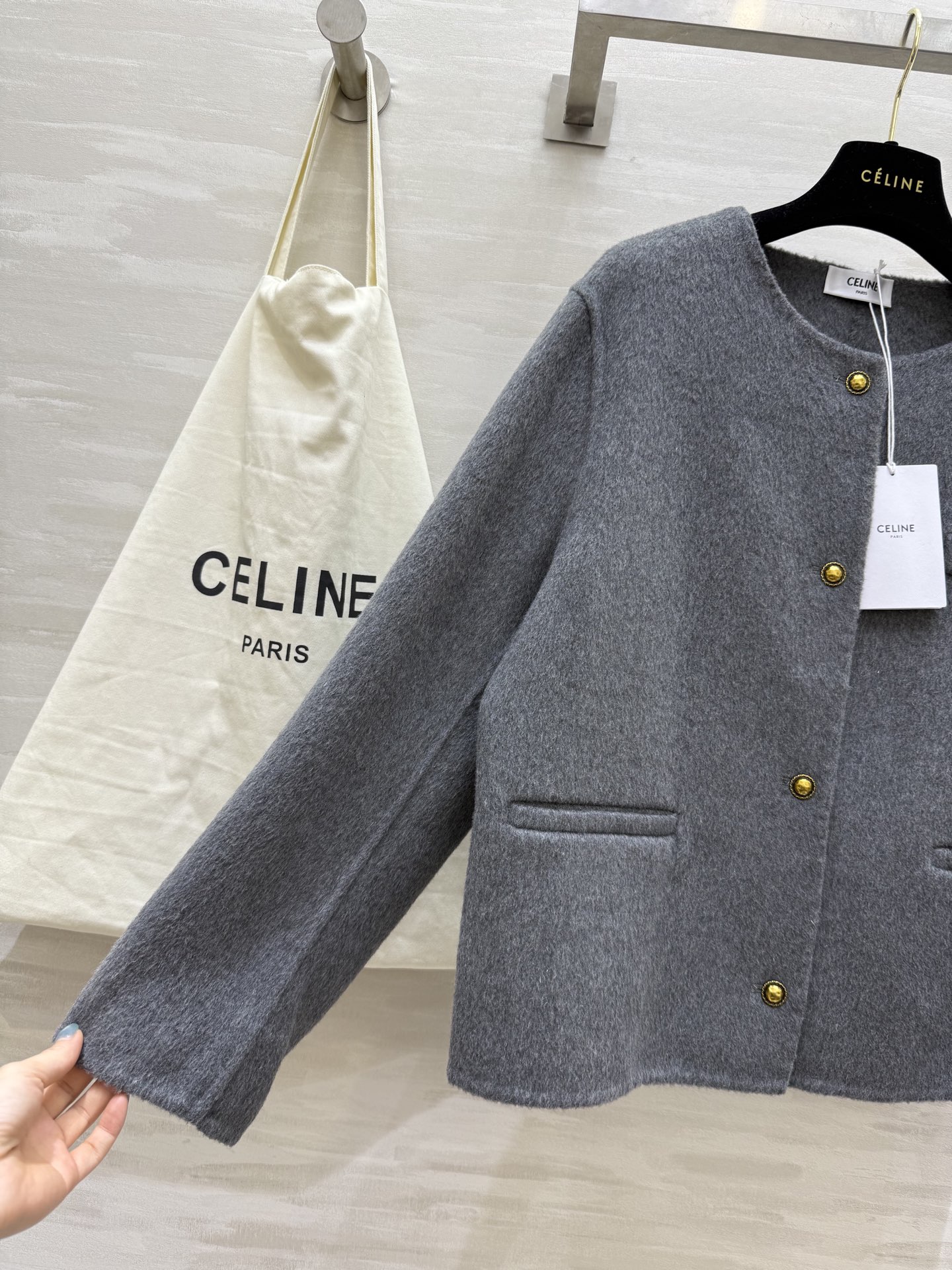 #Celin♡²⁵秋冬新款 凯旋门金扣 羊毛羊绒外套90%澳毛10%羊绒 学院风小圆领 双口袋 宽松版型