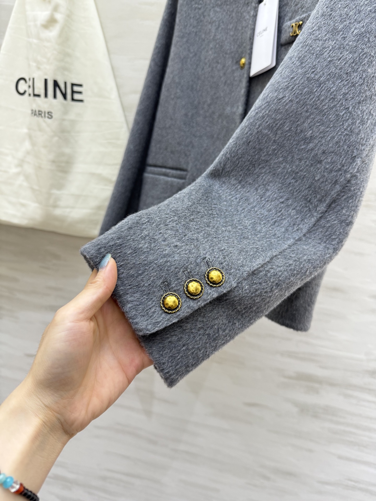 #Celin♡²⁵秋冬新款 凯旋门金扣 羊毛羊绒外套90%澳毛10%羊绒 学院风小圆领 双口袋 宽松版型