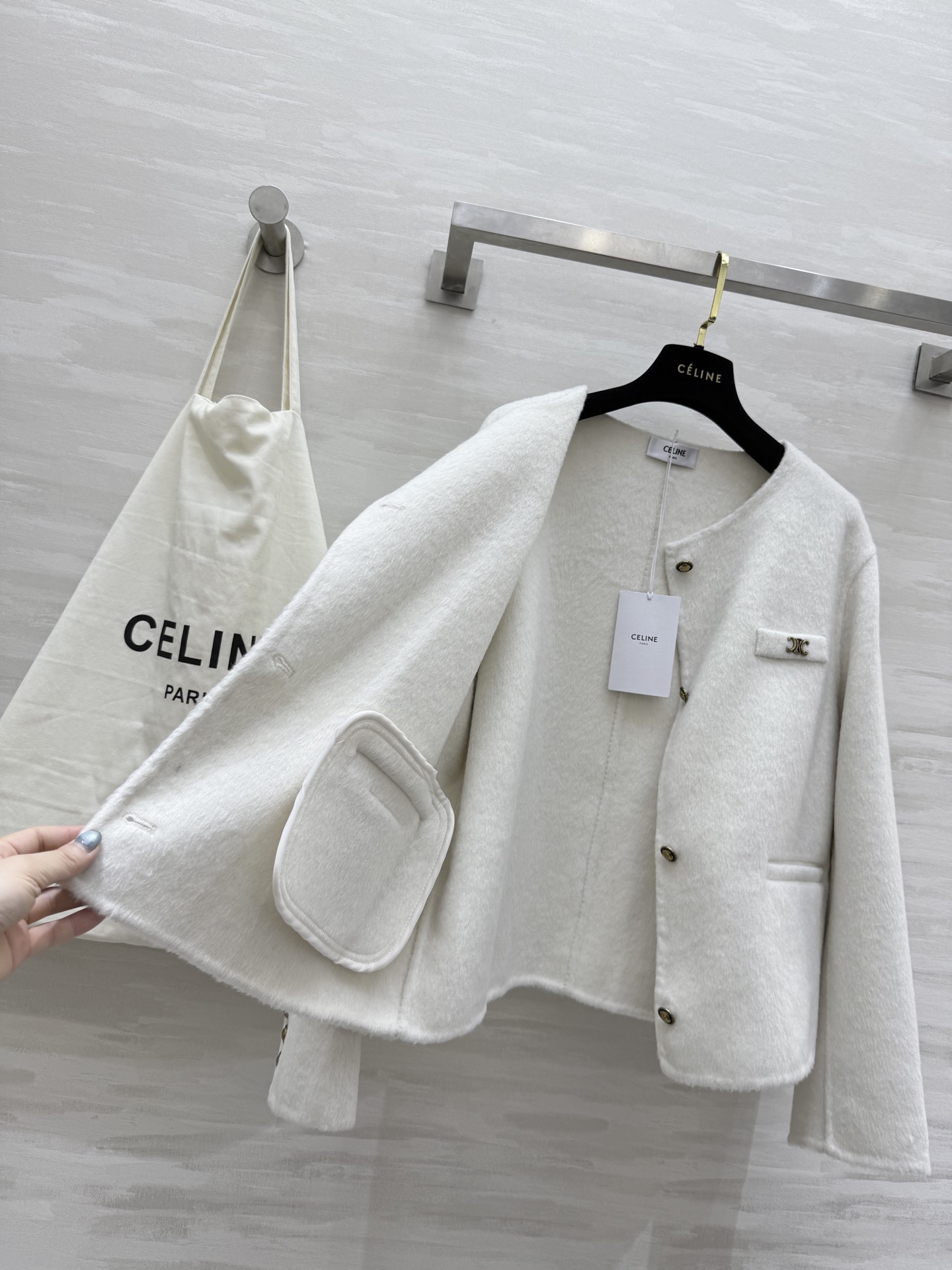 #Celin♡²⁵秋冬新款 凯旋门金扣 羊毛羊绒外套90%澳毛10%羊绒 学院风小圆领 双口袋 宽松版型