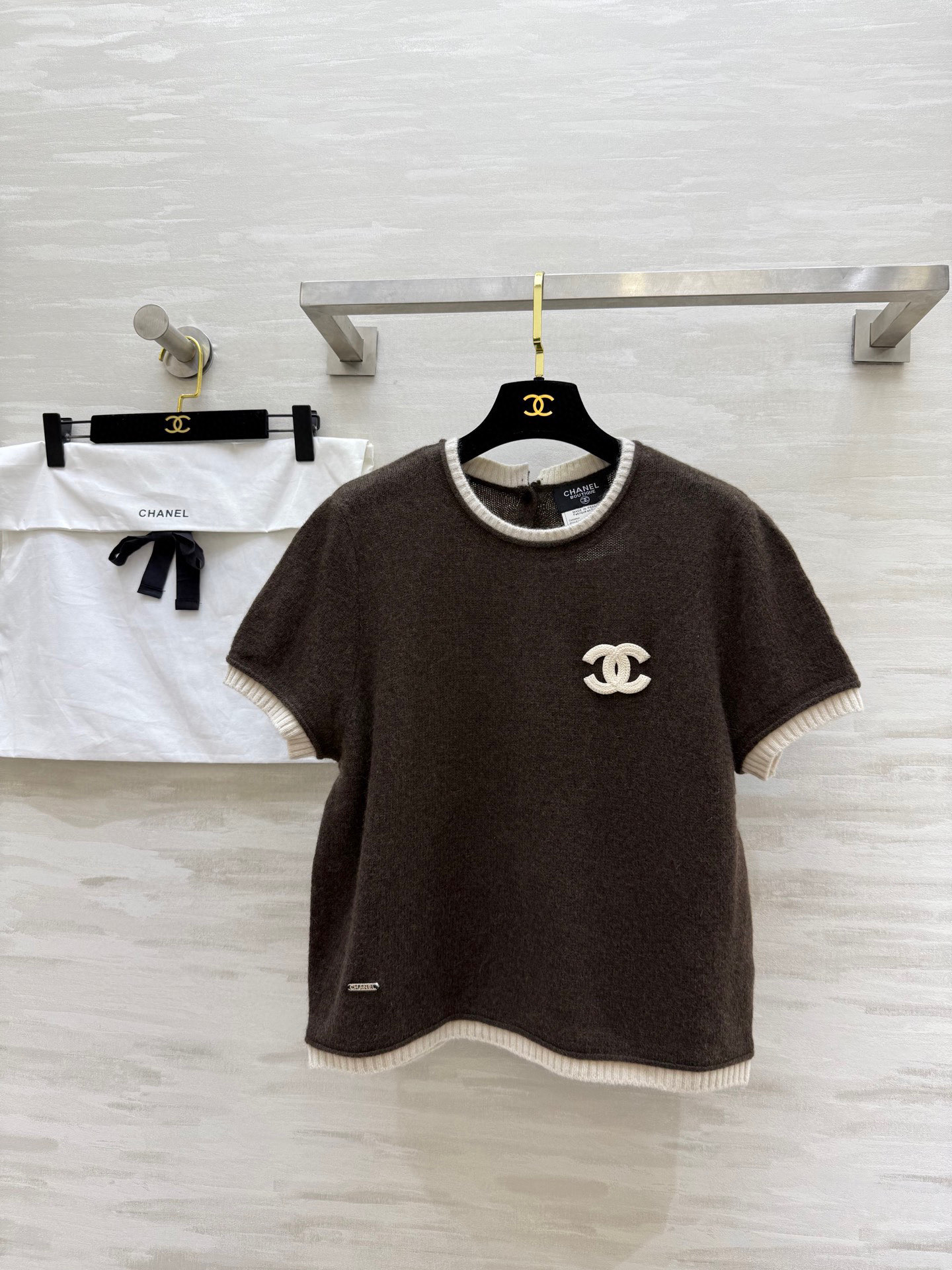 NO:535215,#Chane autumn and winter new raccoon plush short-sleeved top High quality In stock Delivery dustproof size36/38/40 (38 size shoulder width 39, bust 104, length 53), chanel, T-shirt, alexander wang19860909#Chane秋冬新款 浣熊毛绒短袖上衣 高品质 现货来 配送防尘 size36/38/40（38码肩宽39,胸围104,衣长53）,,chanel,T-shirt,alexander wang,Women's clothing