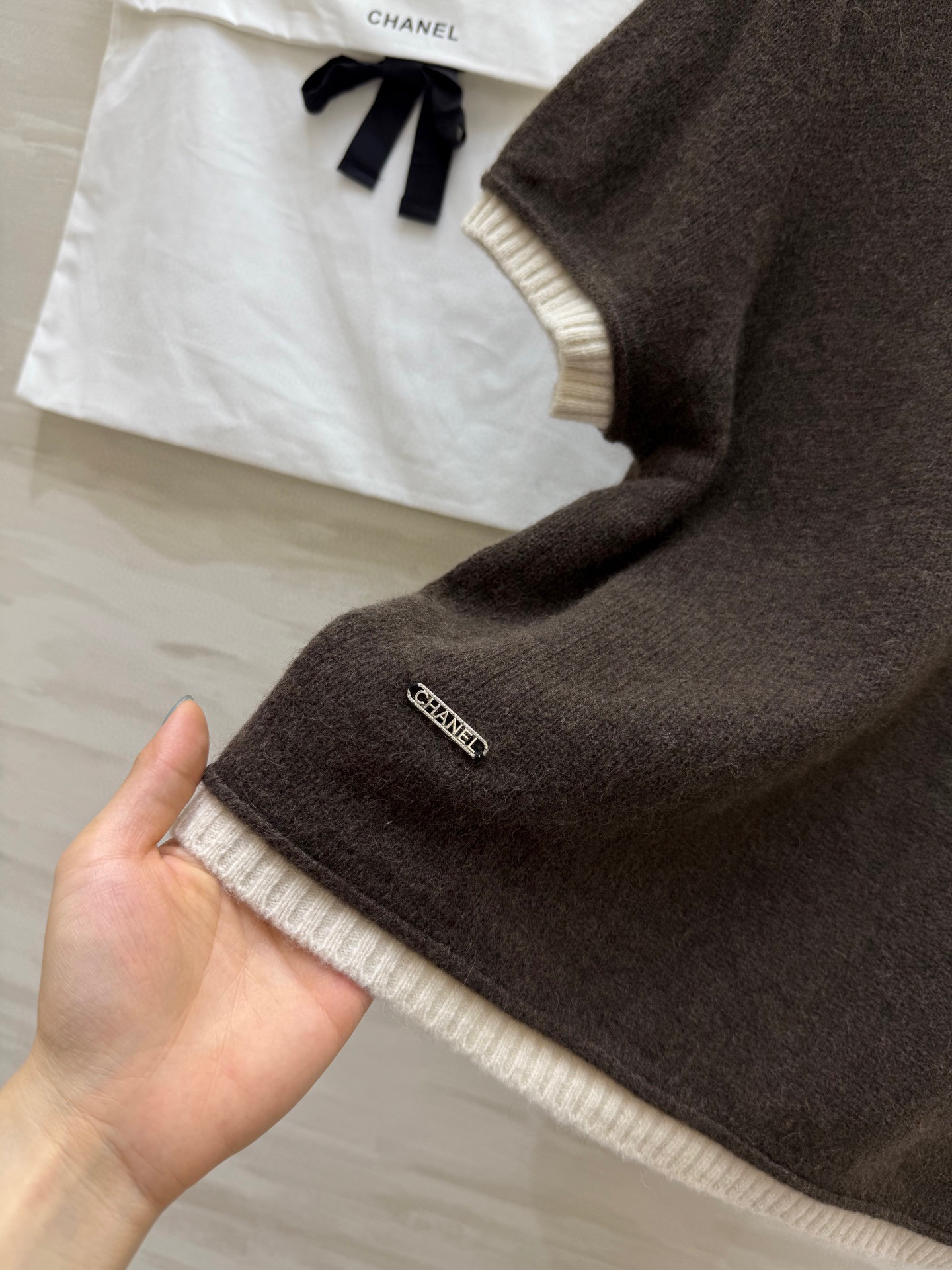 #Chane♡²⁵秋冬新款 浣熊毛绒短袖上衣 高品质 现货来 配送防尘 size：36/38/40（38