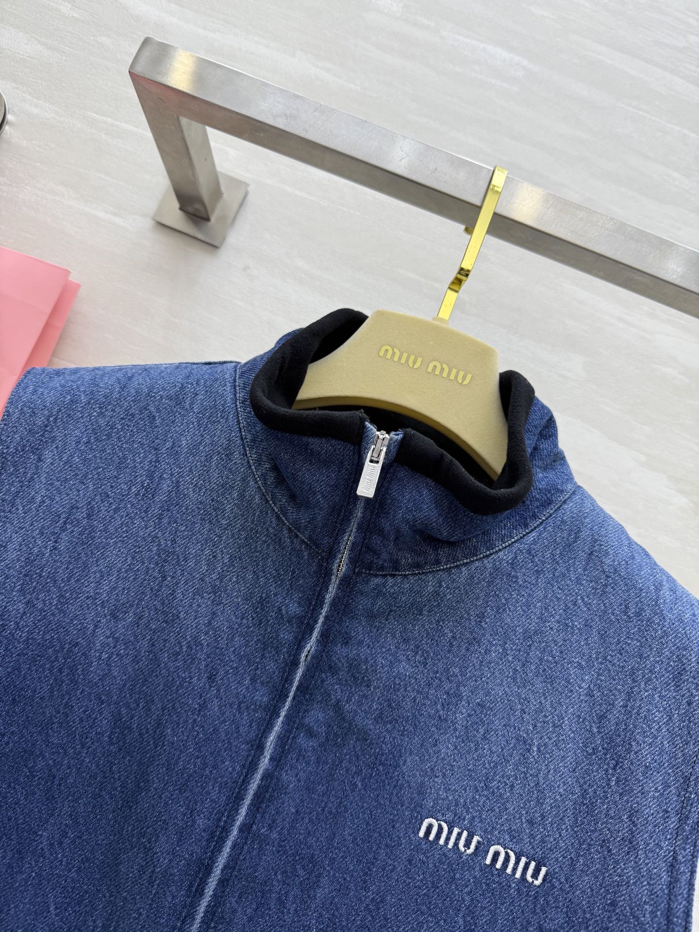 #Miumi♡²⁵秋冬新款 保暖牛仔马甲外套 高品质定制 现货首发size：S/M/L（s码胸围：100