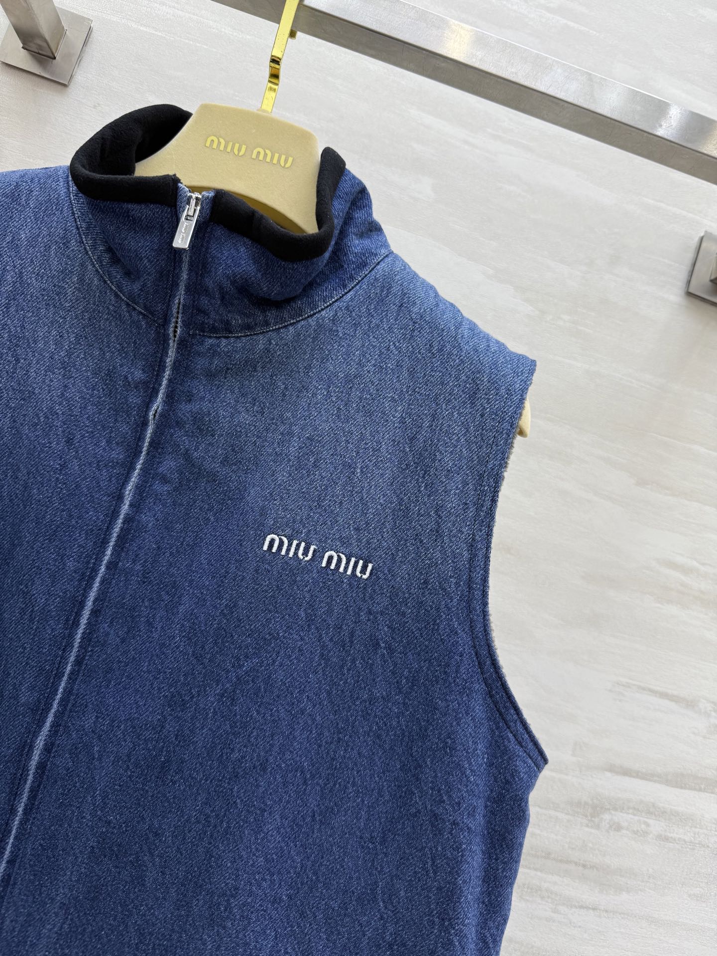 #Miumi♡²⁵秋冬新款 保暖牛仔马甲外套 高品质定制 现货首发size：S/M/L（s码胸围：100