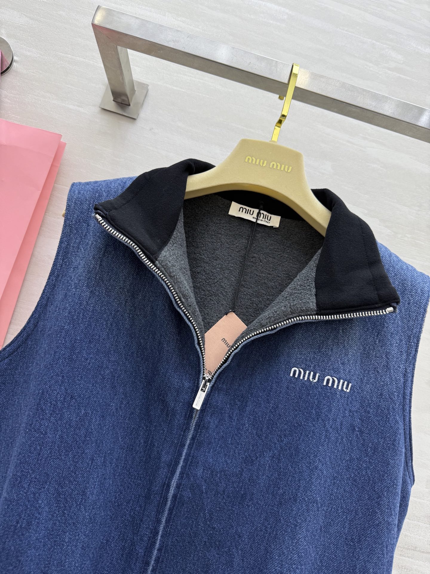 #Miumi♡²⁵秋冬新款 保暖牛仔马甲外套 高品质定制 现货首发size：S/M/L（s码胸围：100