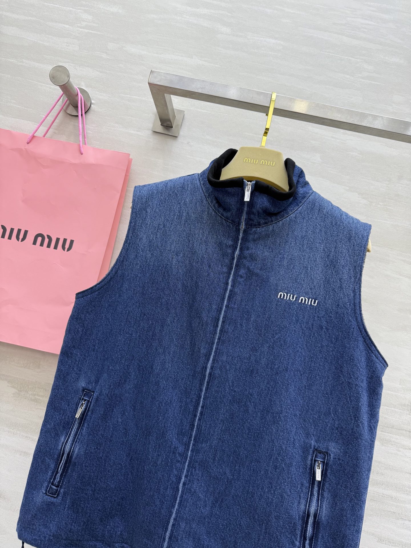 #Miumi♡²⁵秋冬新款 保暖牛仔马甲外套 高品质定制 现货首发size：S/M/L（s码胸围：100