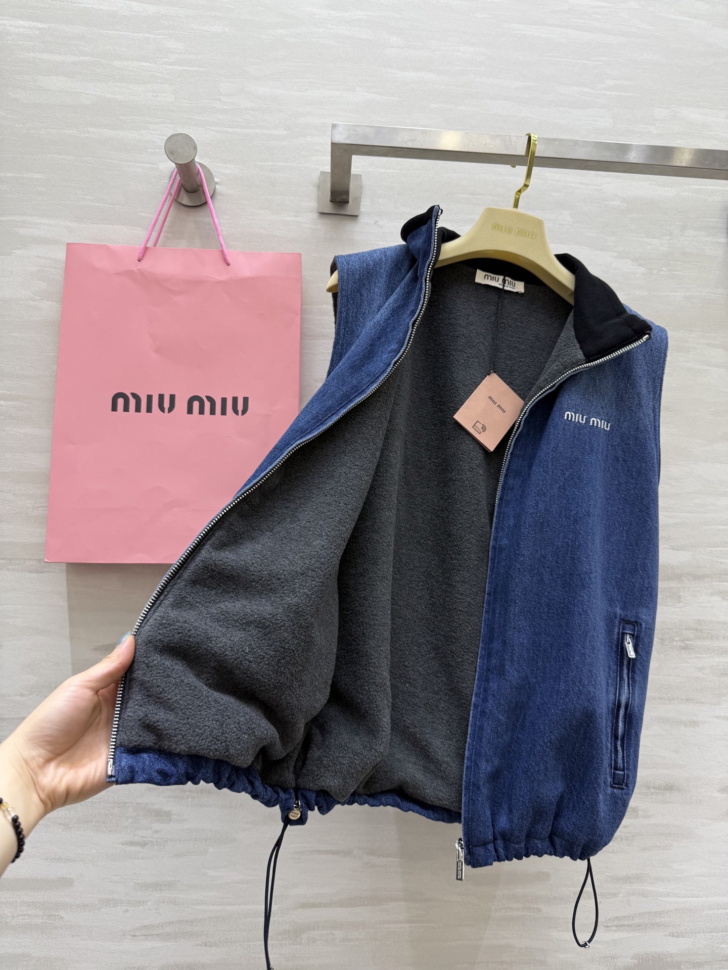 #Miumi♡²⁵秋冬新款 保暖牛仔马甲外套 高品质定制 现货首发size：S/M/L（s码胸围：100