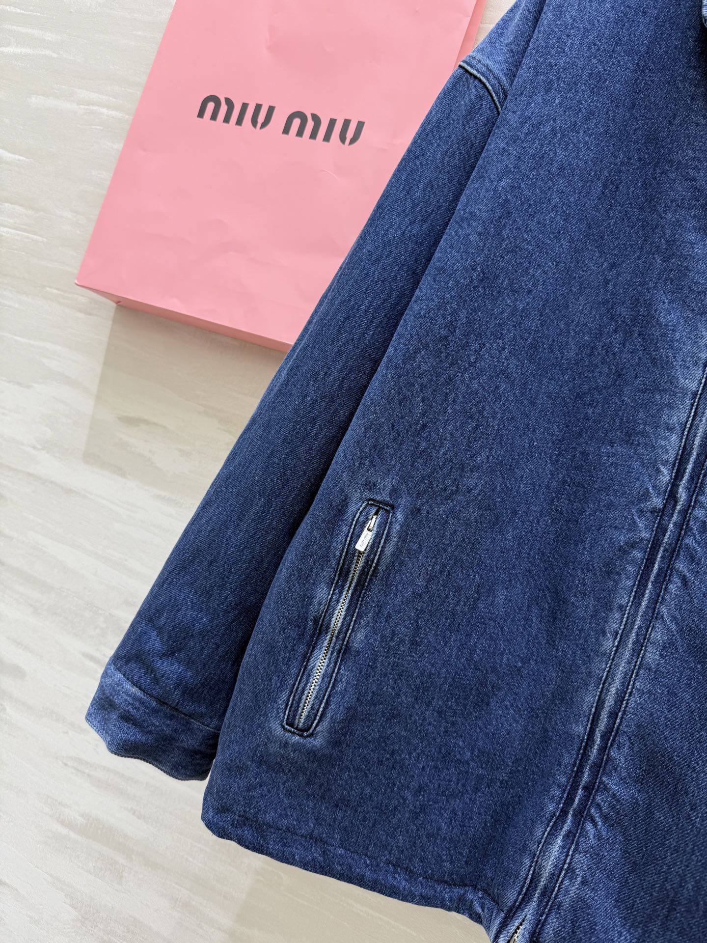 #Miumi♡²⁵秋冬新款 保暖牛仔夹克外套 高品质定制 现货首发size：S/M/L（s码肩宽：53，