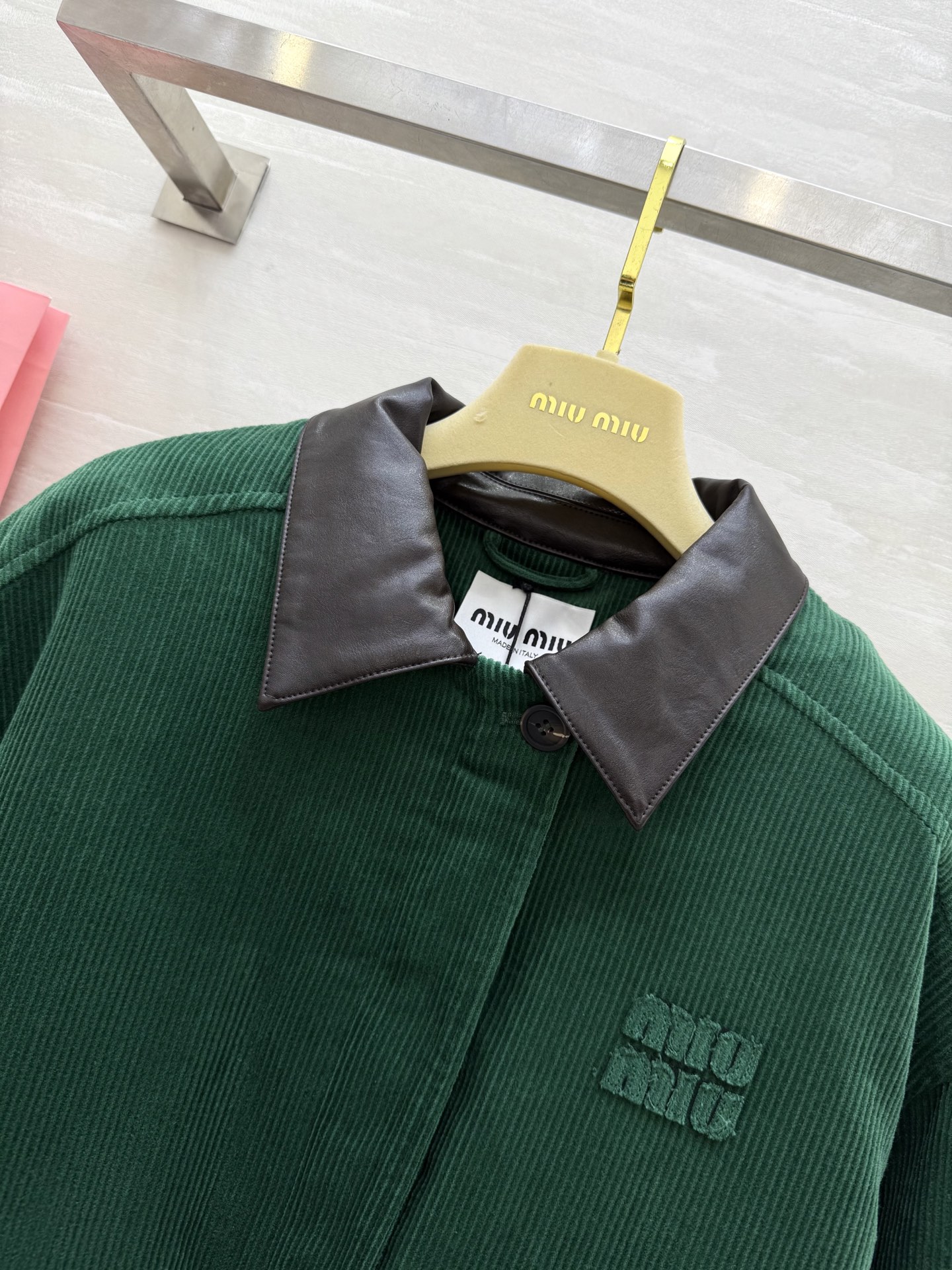 #Miumi♡²⁵秋冬新款 灯芯绒棉服夹克外套 内里夹棉设计保暖舒适 高品质 现货来size：S/M/L