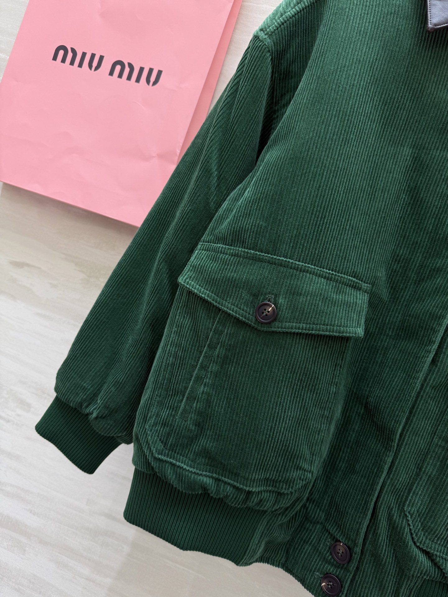 #Miumi♡²⁵秋冬新款 灯芯绒棉服夹克外套 内里夹棉设计保暖舒适 高品质 现货来size：S/M/L