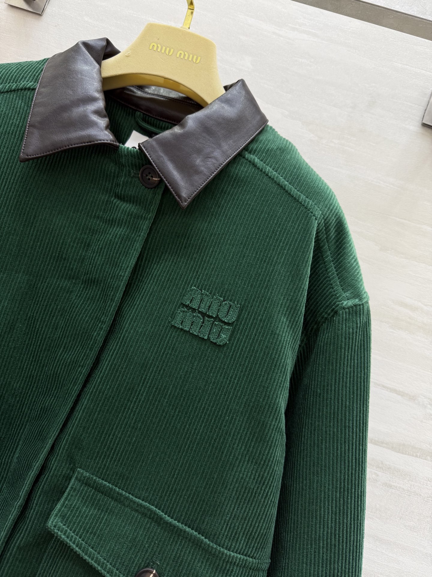 #Miumi♡²⁵秋冬新款 灯芯绒棉服夹克外套 内里夹棉设计保暖舒适 高品质 现货来size：S/M/L