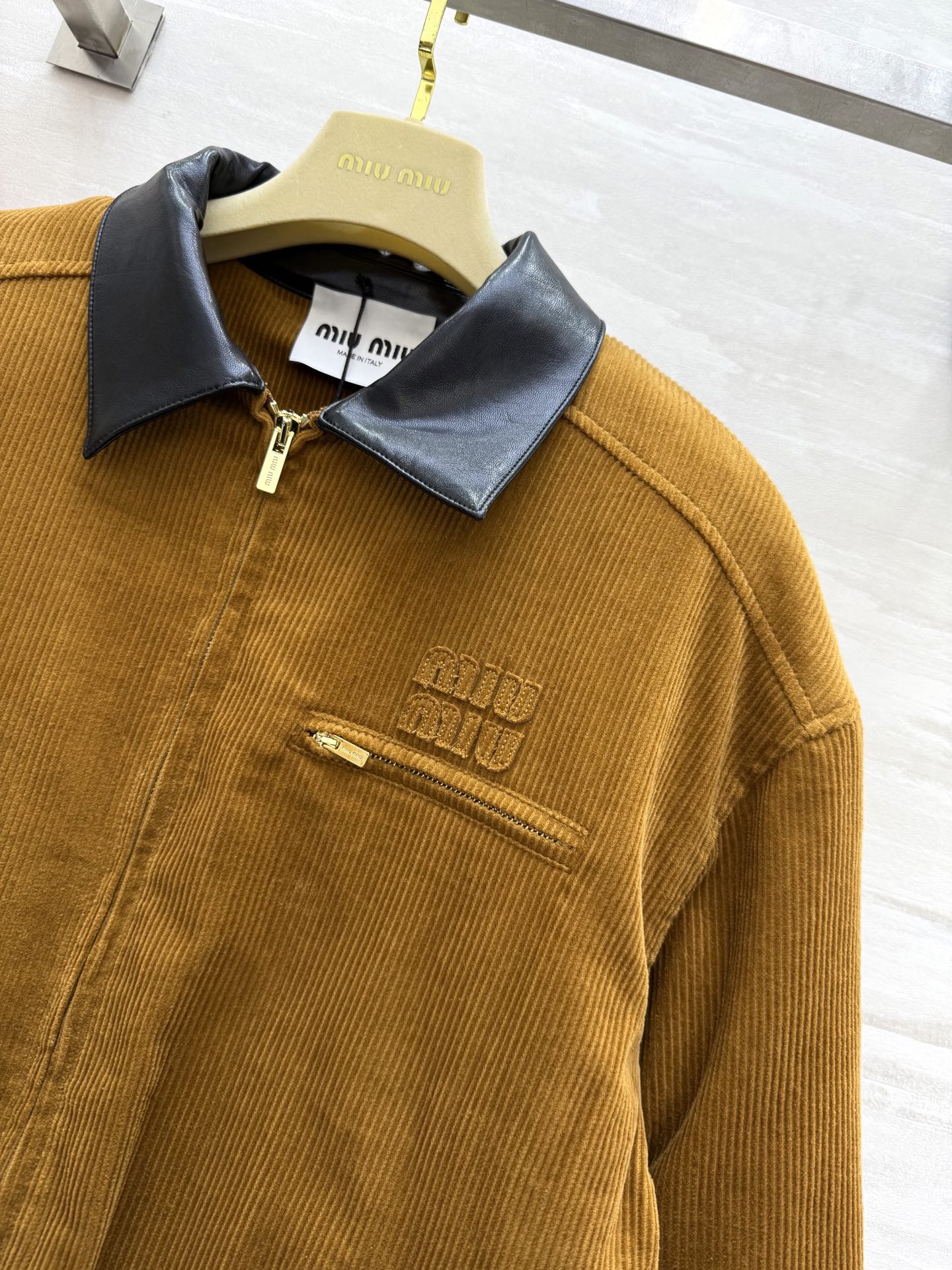 #Miumi♡²⁵秋冬新款 灯芯绒棉服夹克外套 内里夹棉设计保暖舒适 高品质 现货来size：S/M/L