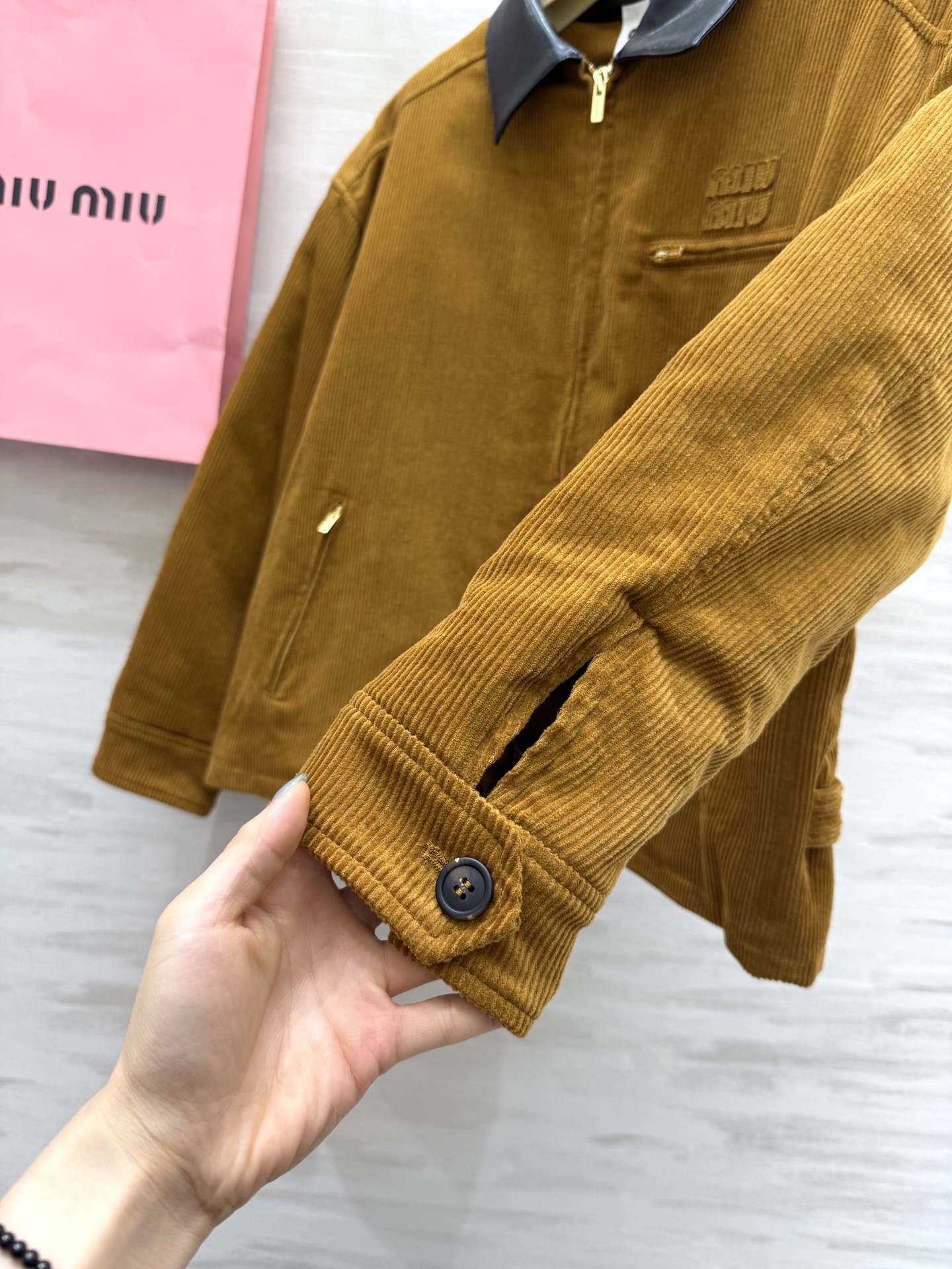 #Miumi♡²⁵秋冬新款 灯芯绒棉服夹克外套 内里夹棉设计保暖舒适 高品质 现货来size：S/M/L