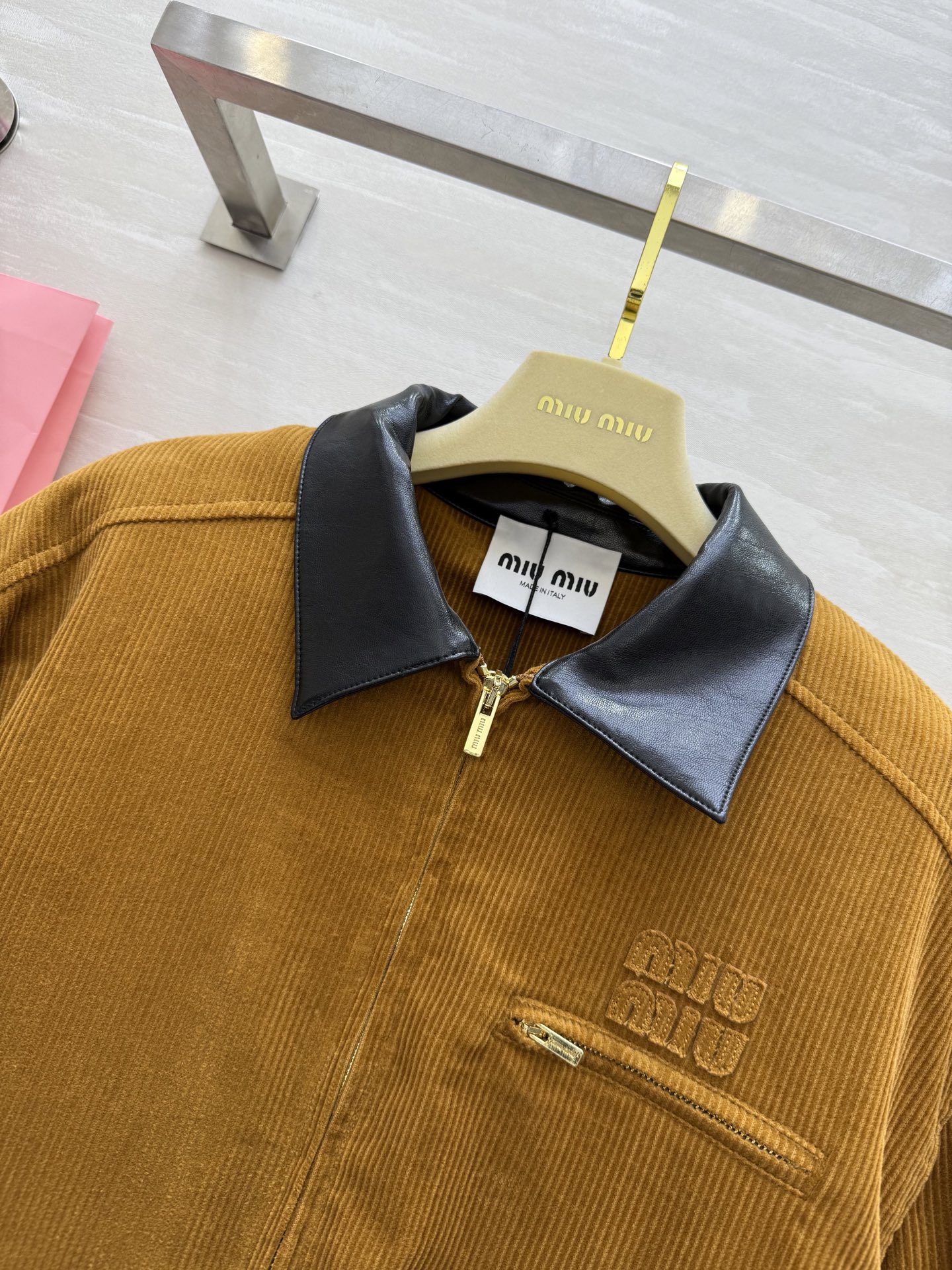 #Miumi♡²⁵秋冬新款 灯芯绒棉服夹克外套 内里夹棉设计保暖舒适 高品质 现货来size：S/M/L