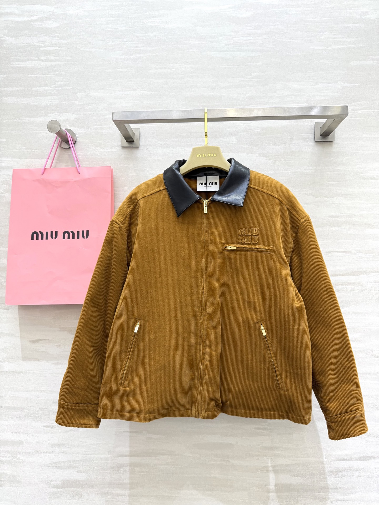 NO:536130,#Miumi autumn and winter new corduroy cotton jacket jacket inner clamp design warm and comfortable high quality SizeS/M/L (size s shoulder width 55, bust 114, length 64), miumiu, jackets & coats, jackets & coats, alexander wang19860909#Miumi秋冬新款 灯芯绒棉服夹克外套 内里夹棉设计保暖舒适 高品质 现货来sizeS/M/L（s码肩宽55,胸围114,衣长64）,,miumiu,jackets & coats,jackets & coats,alexander wang,Women's clothing