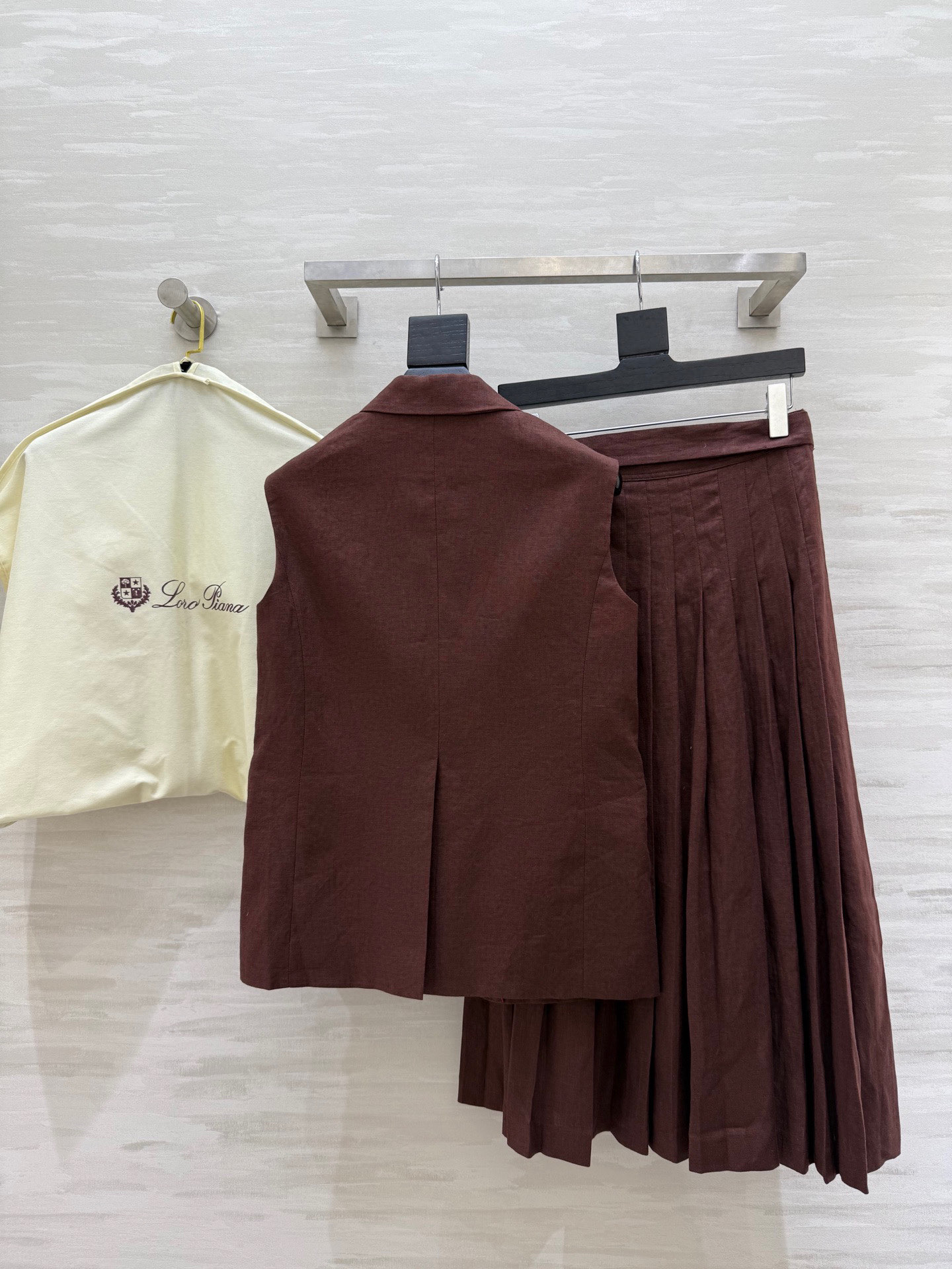 #lP🌹²⁵早秋新款亚麻系列 极简休闲老钱风 微收腰身曲线让柔美在硬朗中升华 通勤穿搭轻松驾驭 随性搭配