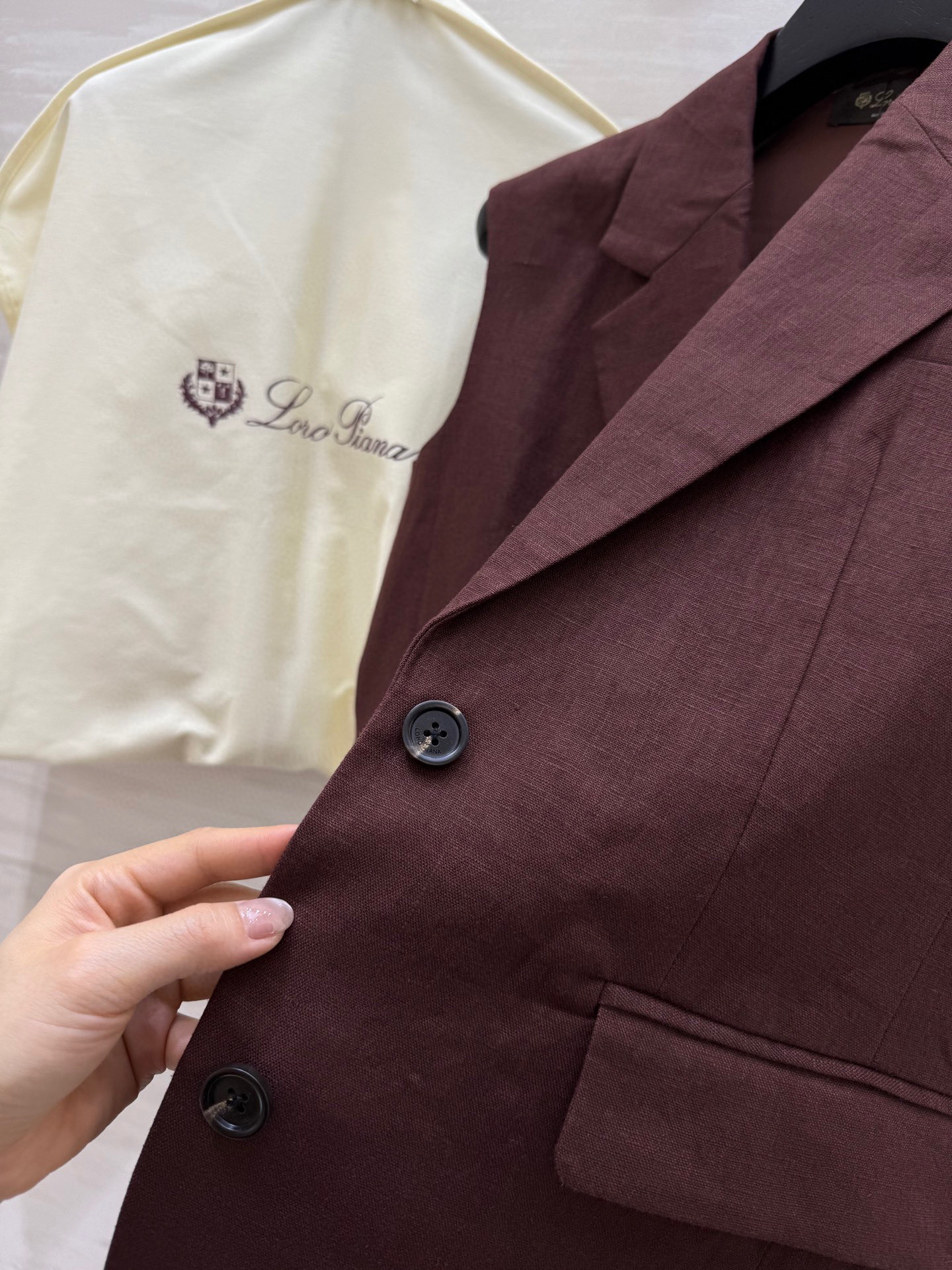 #lP🌹²⁵早秋新款亚麻系列 极简休闲老钱风 微收腰身曲线让柔美在硬朗中升华 通勤穿搭轻松驾驭 随性搭配