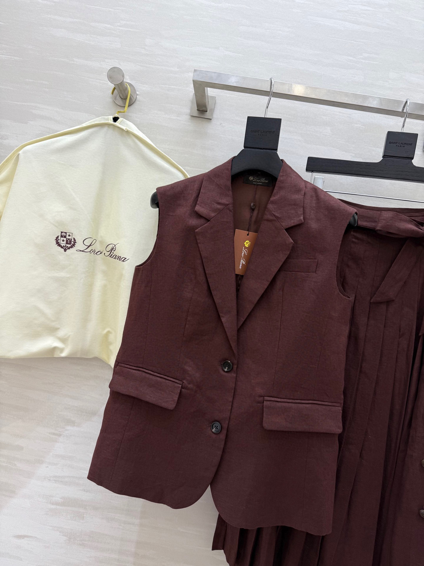 #lP🌹²⁵早秋新款亚麻系列 极简休闲老钱风 微收腰身曲线让柔美在硬朗中升华 通勤穿搭轻松驾驭 随性搭配