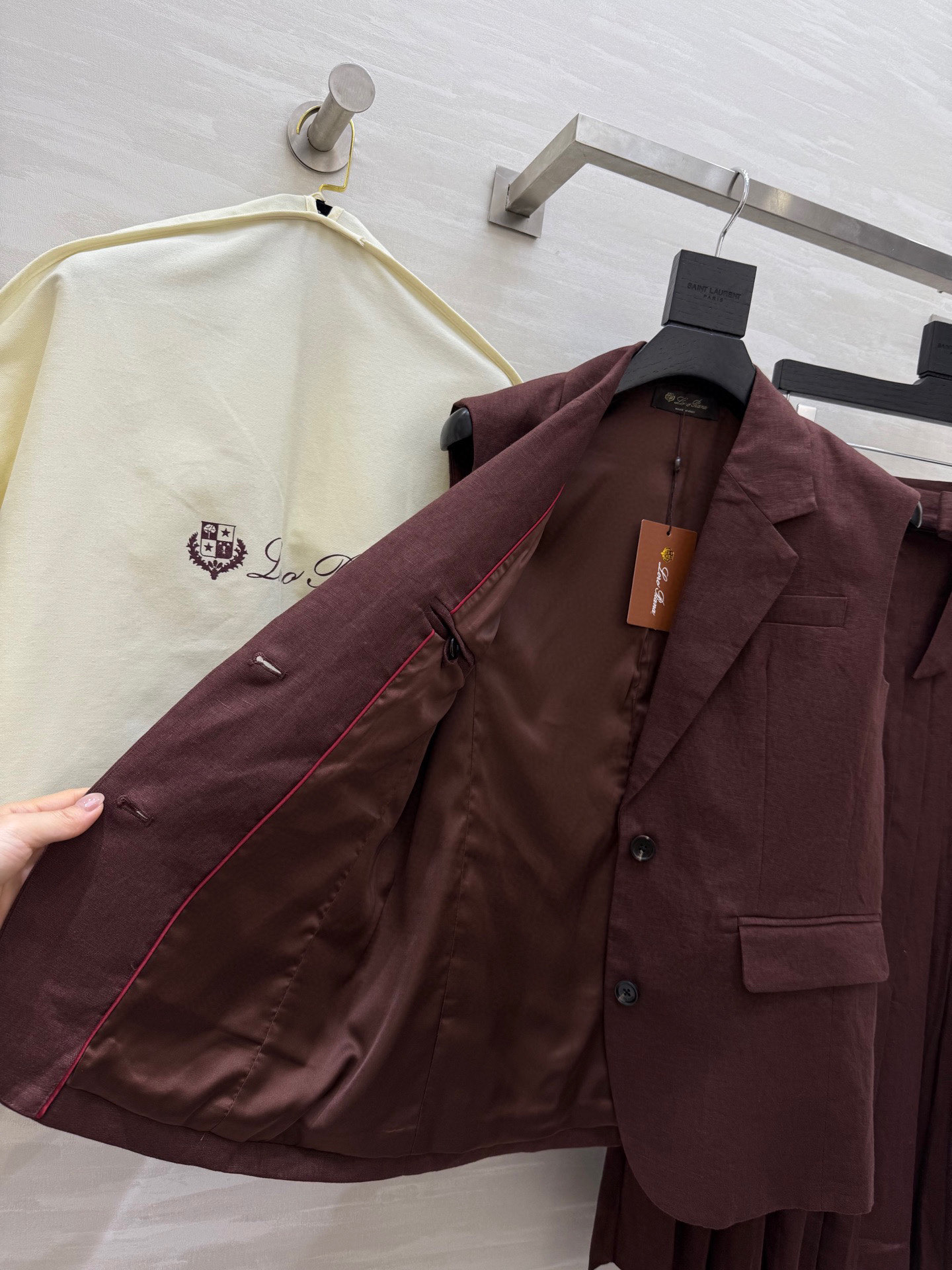 #lP🌹²⁵早秋新款亚麻系列 极简休闲老钱风 微收腰身曲线让柔美在硬朗中升华 通勤穿搭轻松驾驭 随性搭配