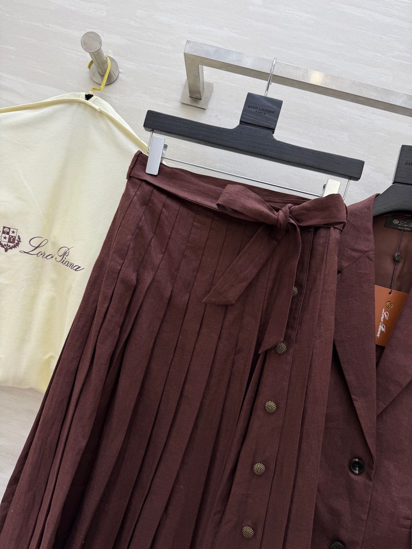 #lP🌹²⁵早秋新款亚麻系列 极简休闲老钱风 微收腰身曲线让柔美在硬朗中升华 通勤穿搭轻松驾驭 随性搭配