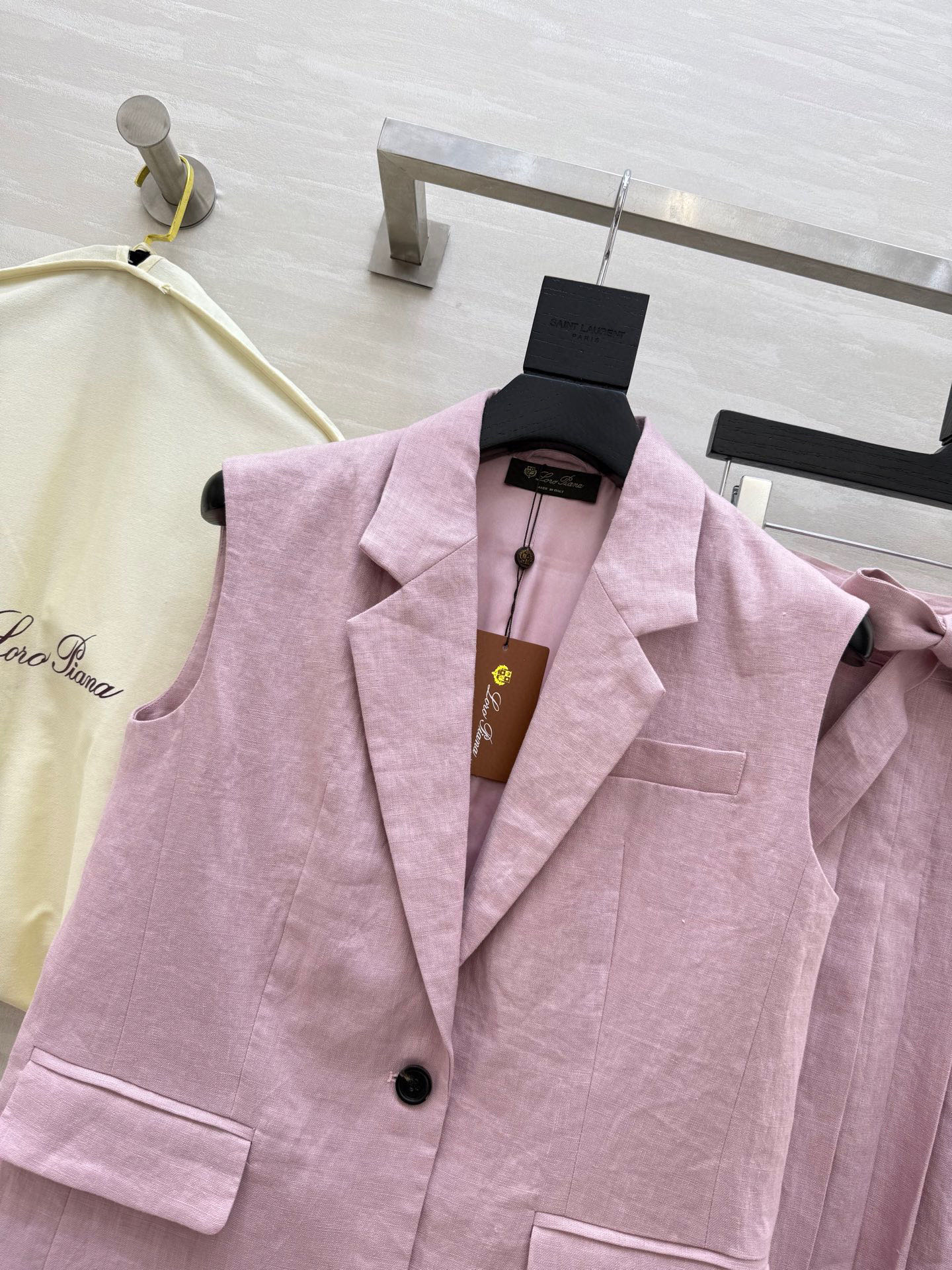 #lP🌹²⁵早秋新款亚麻系列 极简休闲老钱风 微收腰身曲线让柔美在硬朗中升华 通勤穿搭轻松驾驭 随性搭配