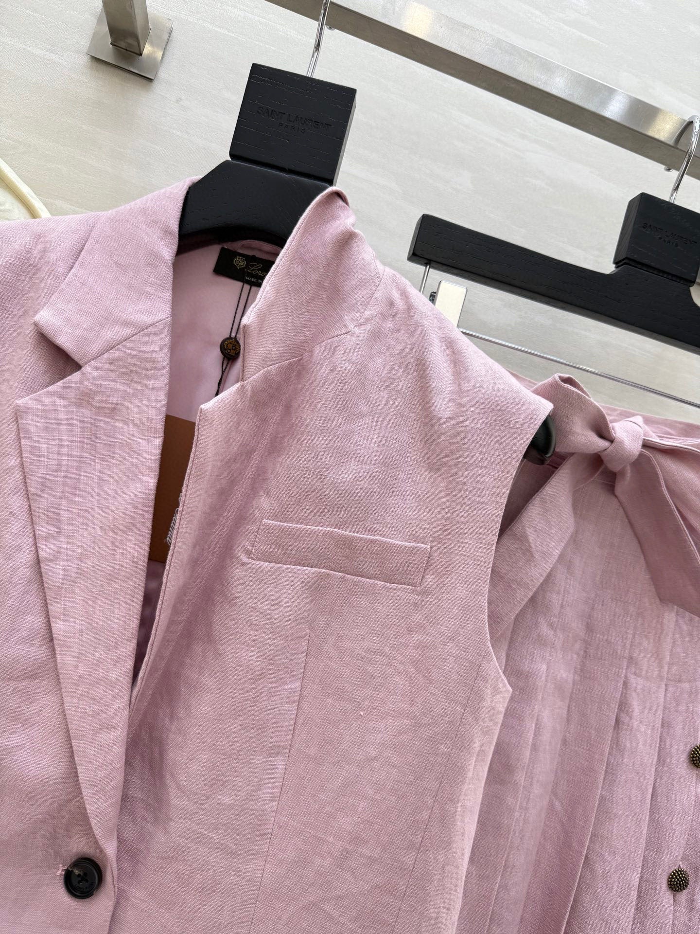 #lP🌹²⁵早秋新款亚麻系列 极简休闲老钱风 微收腰身曲线让柔美在硬朗中升华 通勤穿搭轻松驾驭 随性搭配