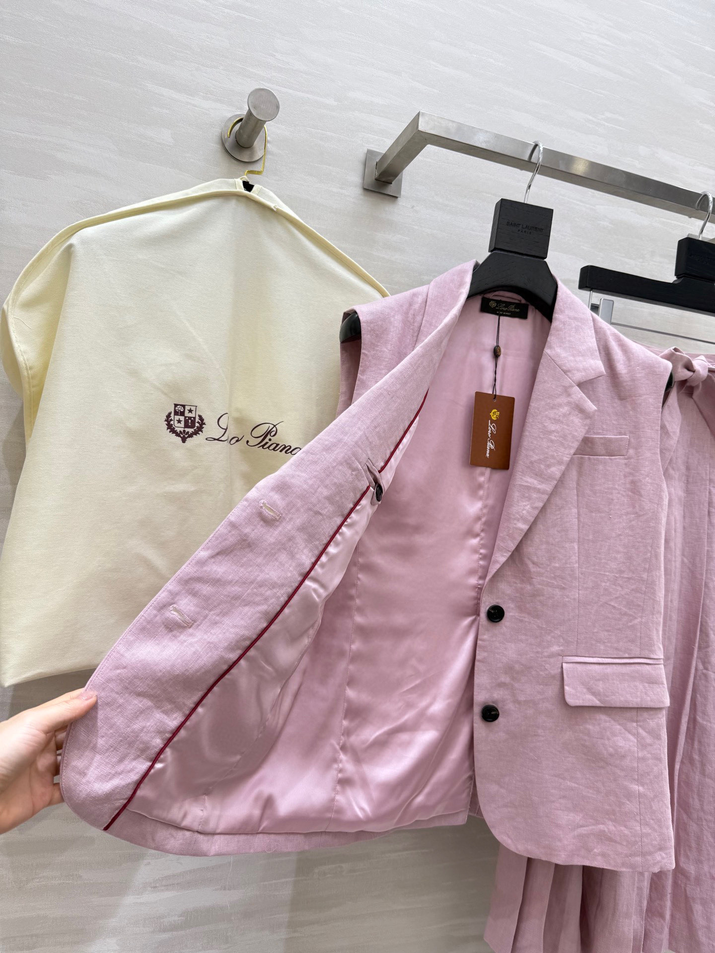 #lP🌹²⁵早秋新款亚麻系列 极简休闲老钱风 微收腰身曲线让柔美在硬朗中升华 通勤穿搭轻松驾驭 随性搭配