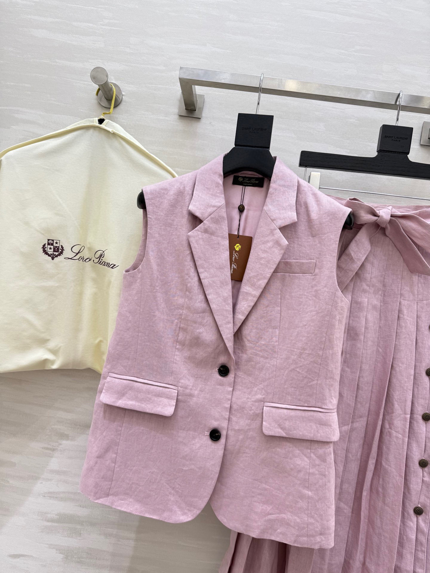 #lP🌹²⁵早秋新款亚麻系列 极简休闲老钱风 微收腰身曲线让柔美在硬朗中升华 通勤穿搭轻松驾驭 随性搭配