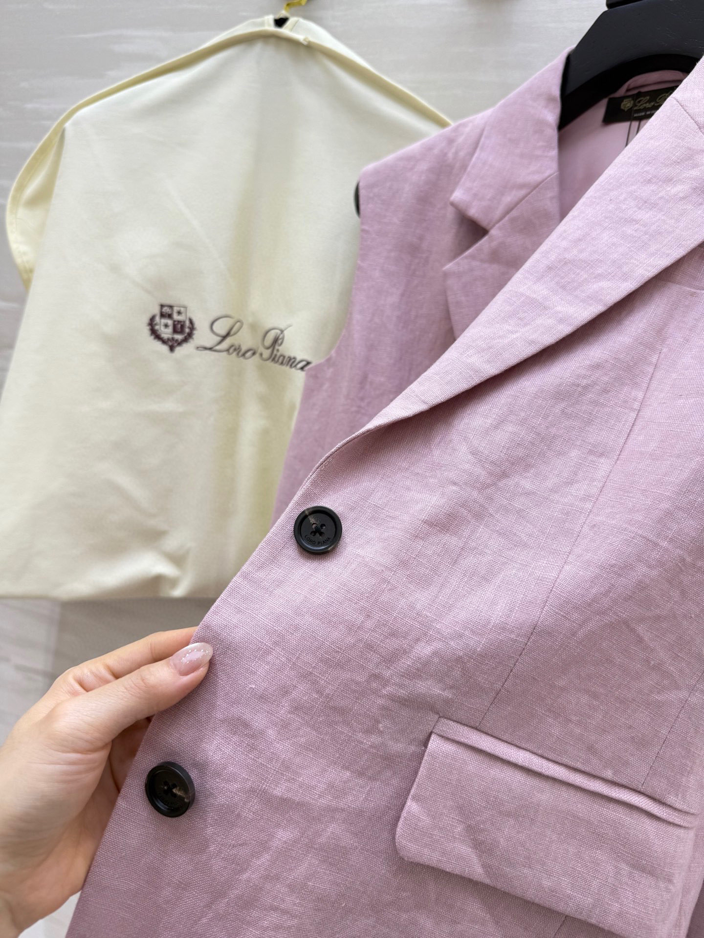 #lP🌹²⁵早秋新款亚麻系列 极简休闲老钱风 微收腰身曲线让柔美在硬朗中升华 通勤穿搭轻松驾驭 随性搭配