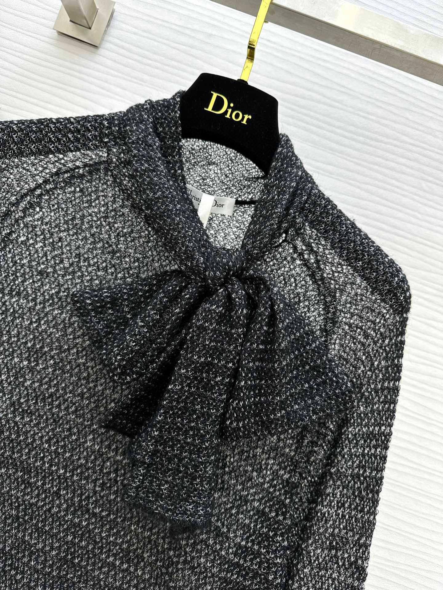 #Dio♡秋冬新款 宽领结镂空上衣 宫廷风灯笼袖优雅大气 微镂空透出微微优雅的小性感 定制马海毛桑蚕丝纱