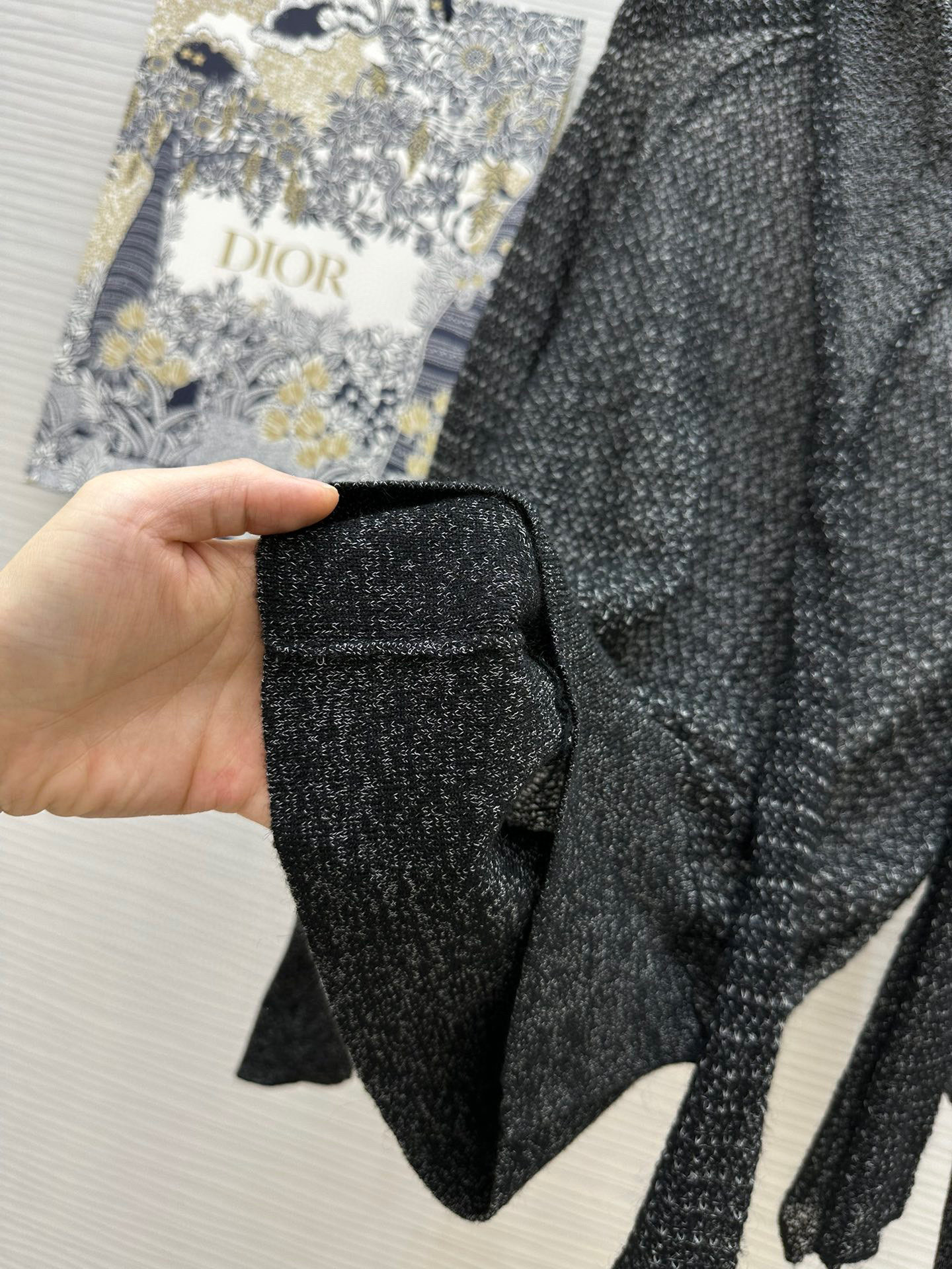 #Dio♡秋冬新款 宽领结镂空上衣 宫廷风灯笼袖优雅大气 微镂空透出微微优雅的小性感 定制马海毛桑蚕丝纱