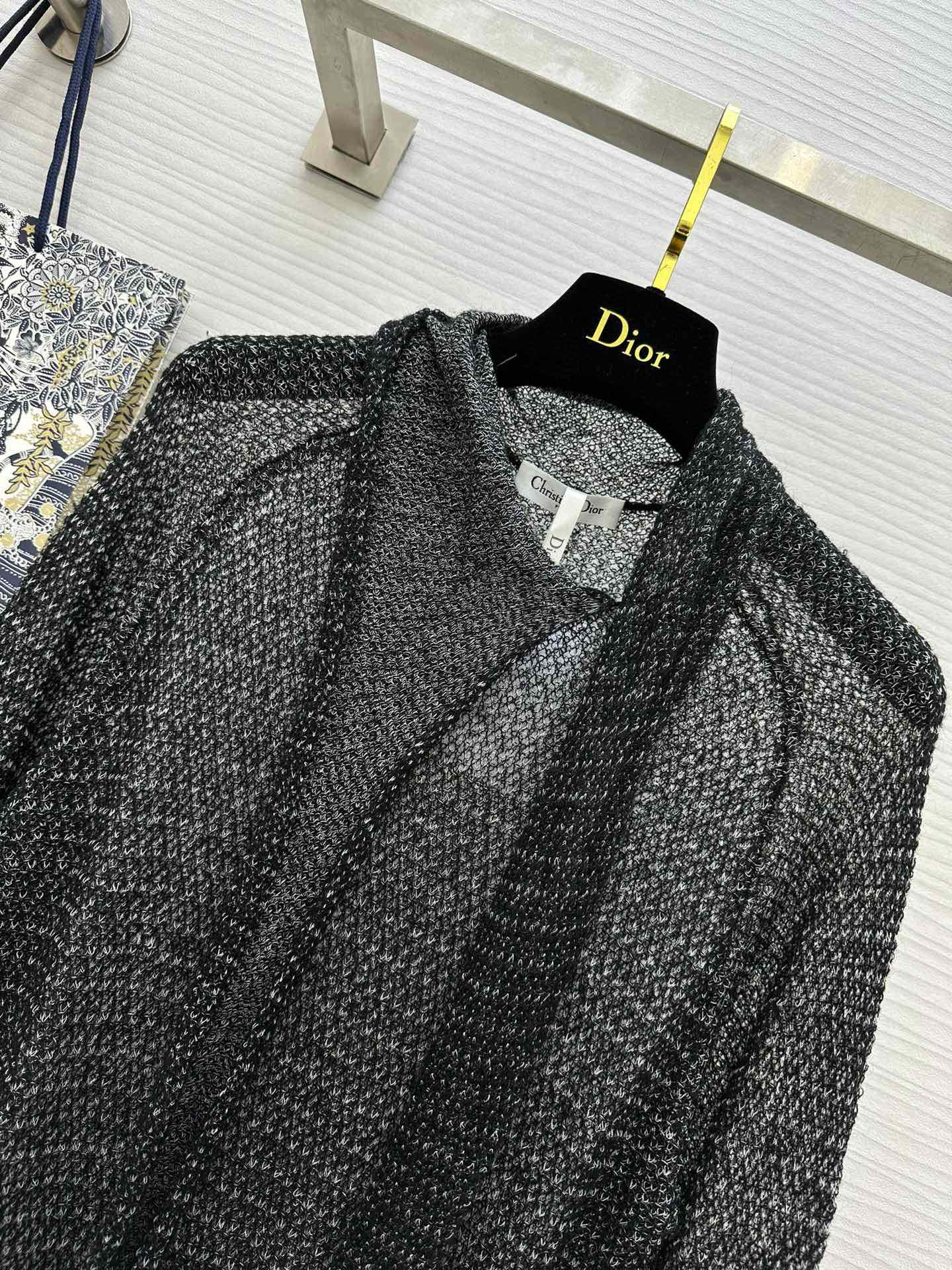 #Dio♡秋冬新款 宽领结镂空上衣 宫廷风灯笼袖优雅大气 微镂空透出微微优雅的小性感 定制马海毛桑蚕丝纱