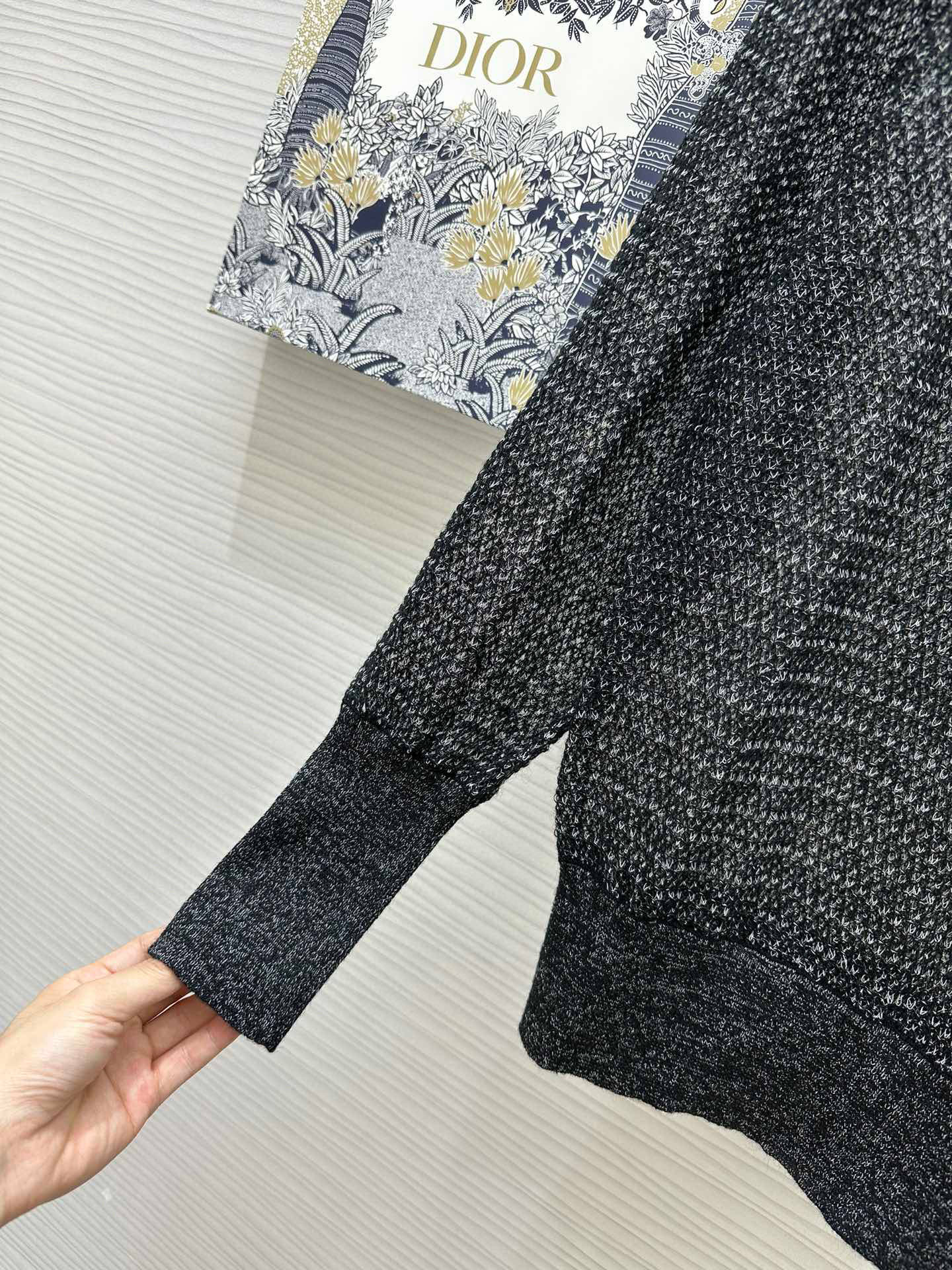 #Dio♡秋冬新款 宽领结镂空上衣 宫廷风灯笼袖优雅大气 微镂空透出微微优雅的小性感 定制马海毛桑蚕丝纱