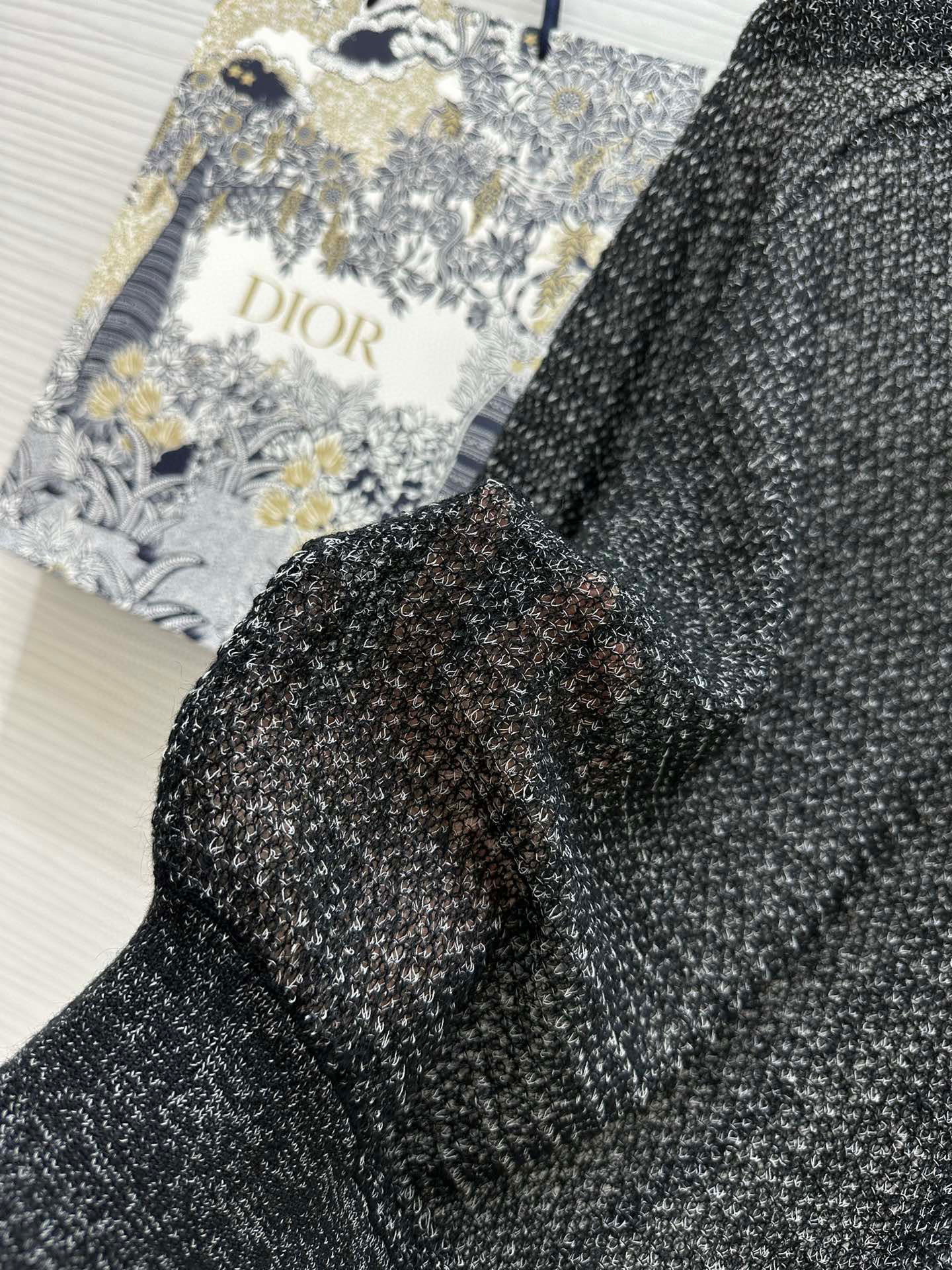 #Dio♡秋冬新款 宽领结镂空上衣 宫廷风灯笼袖优雅大气 微镂空透出微微优雅的小性感 定制马海毛桑蚕丝纱