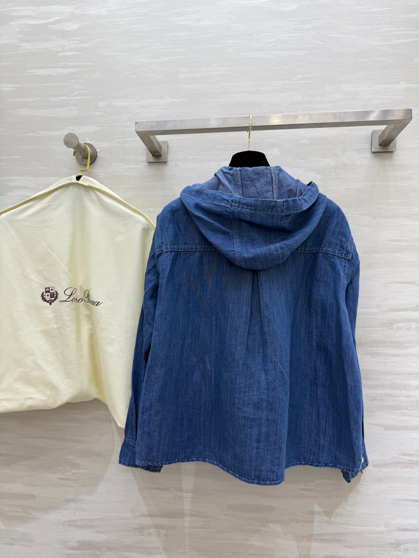 #lP🌹²⁵早秋新款 连帽牛仔外套卫衣 高品质 现货来size：S/M/L（s码胸围：104，衣长：56