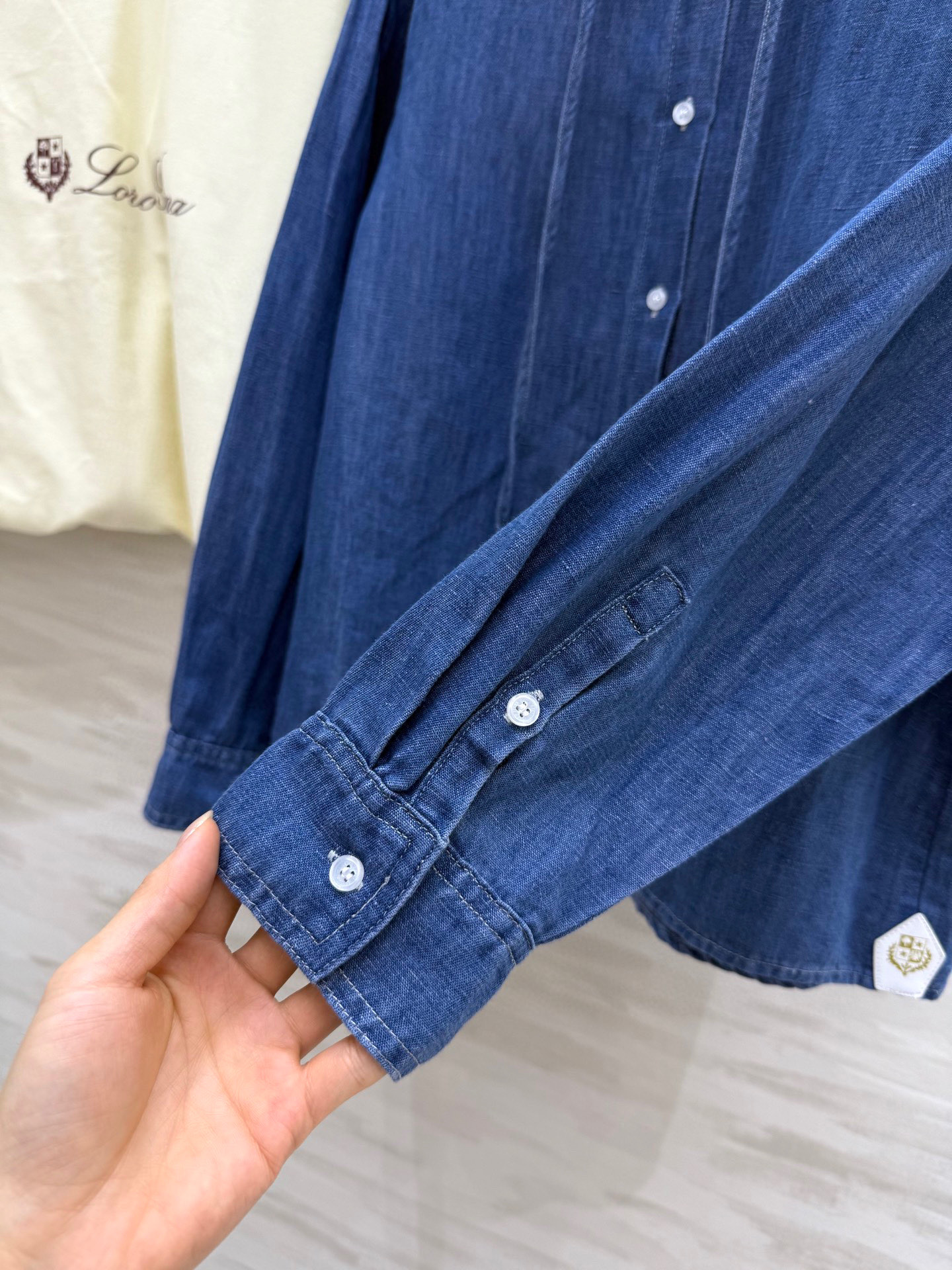 #lP🌹²⁵早秋新款 连帽牛仔外套卫衣 高品质 现货来size：S/M/L（s码胸围：104，衣长：56