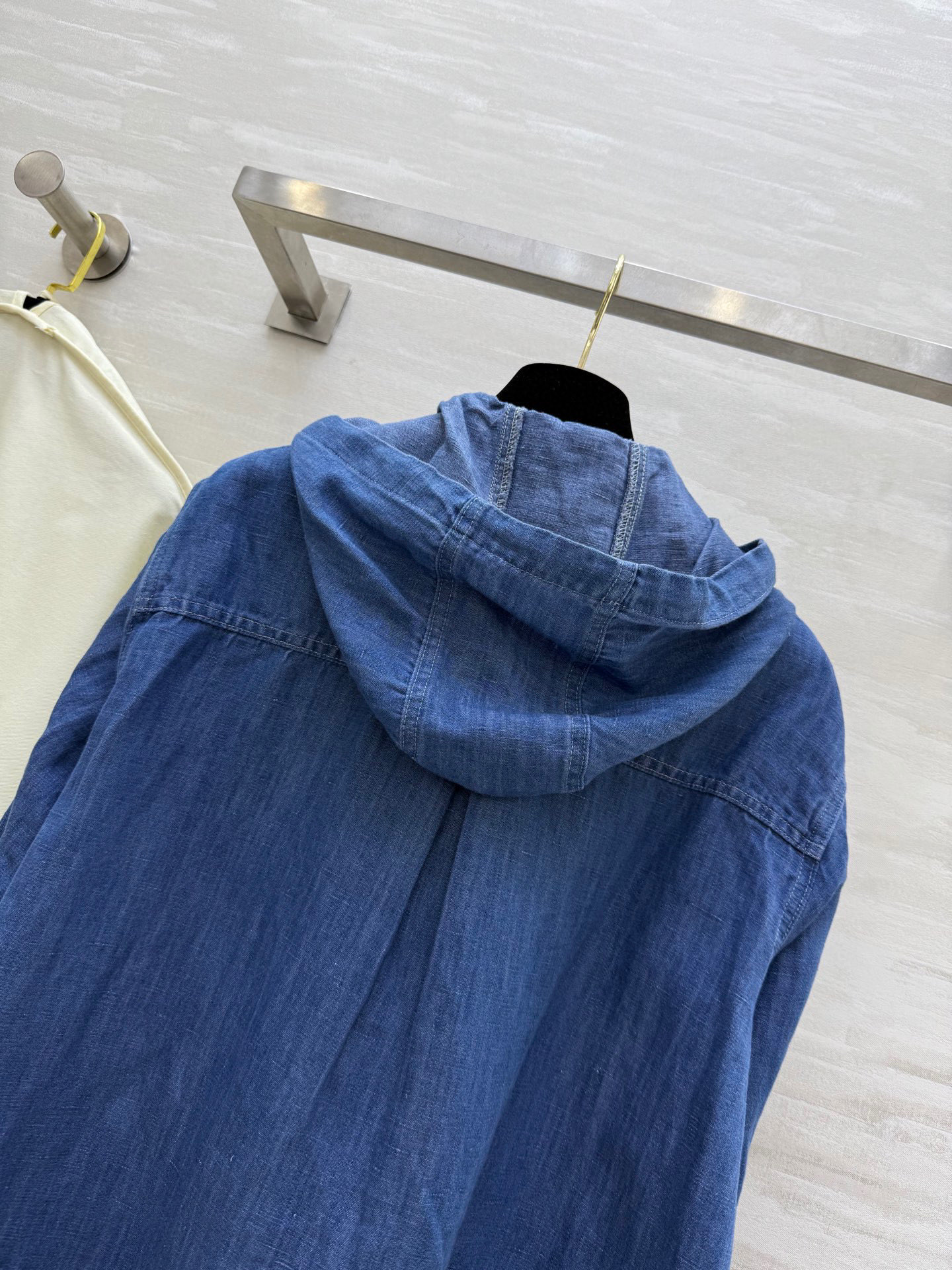 #lP🌹²⁵早秋新款 连帽牛仔外套卫衣 高品质 现货来size：S/M/L（s码胸围：104，衣长：56