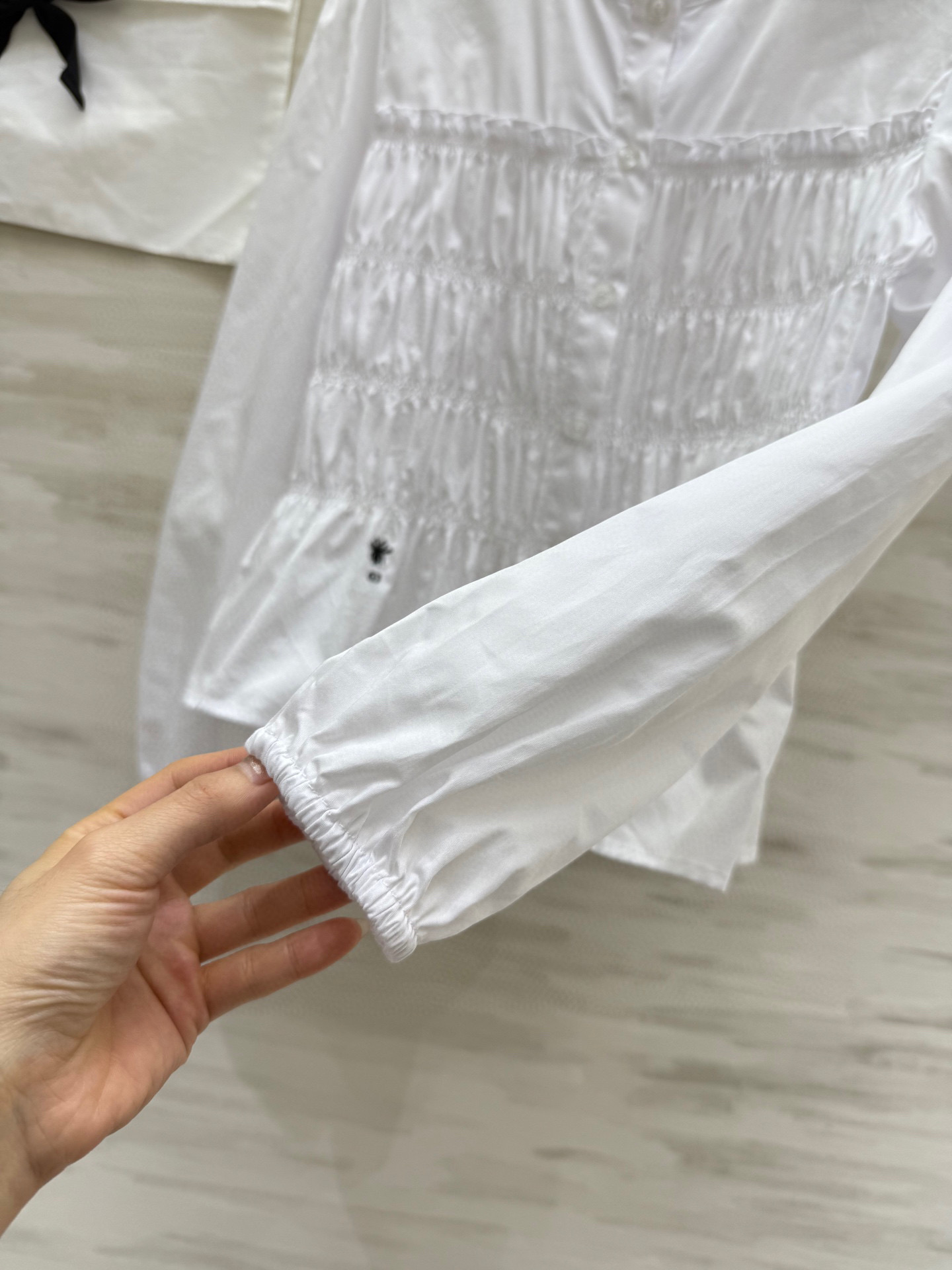 #DIO♡²⁵早秋新款 重工打揽圆领长袖衬衣 高品质 现货来size：S/M/L（s码肩宽：37，胸围：