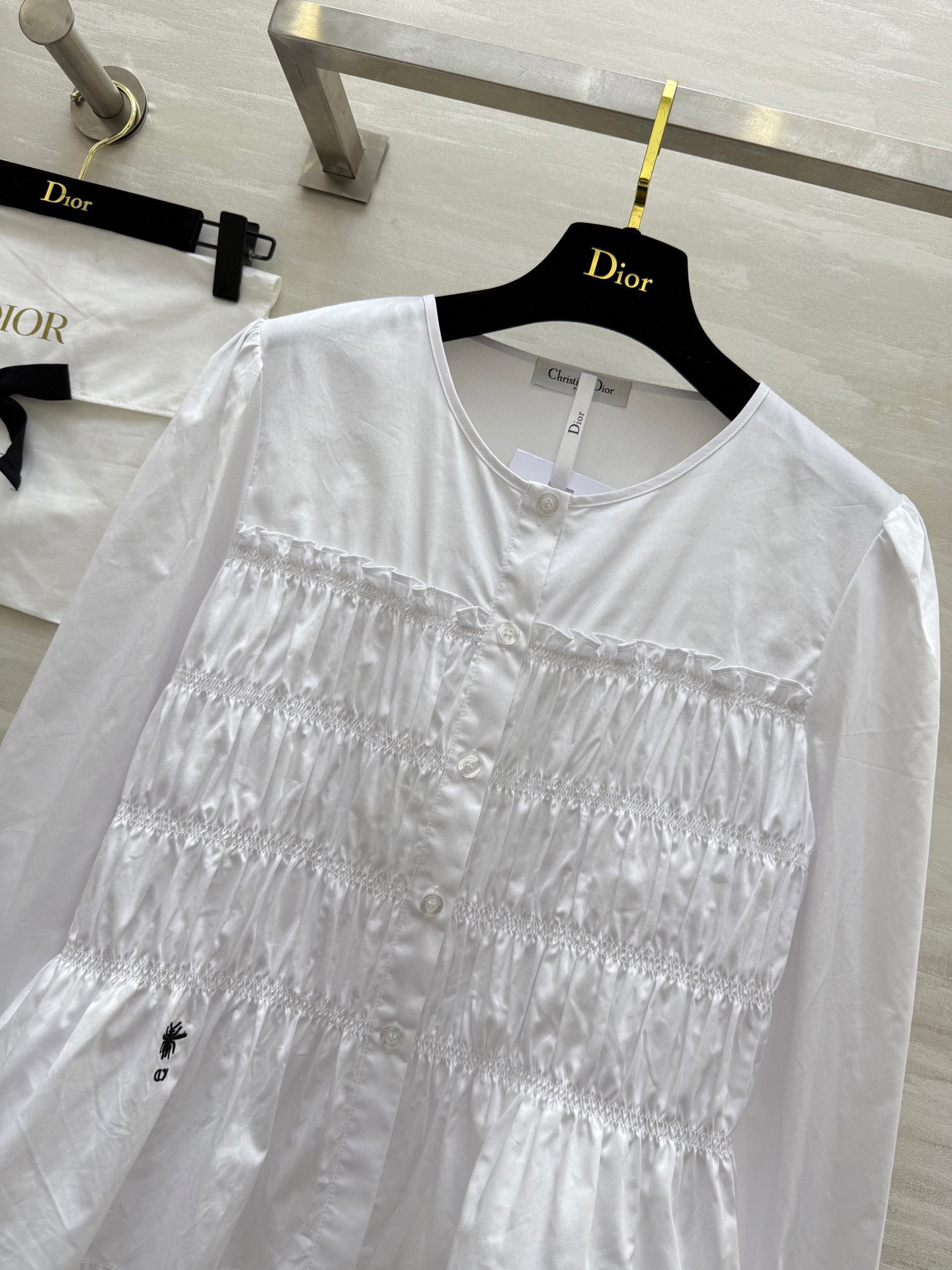 #DIO♡²⁵早秋新款 重工打揽圆领长袖衬衣 高品质 现货来size：S/M/L（s码肩宽：37，胸围：