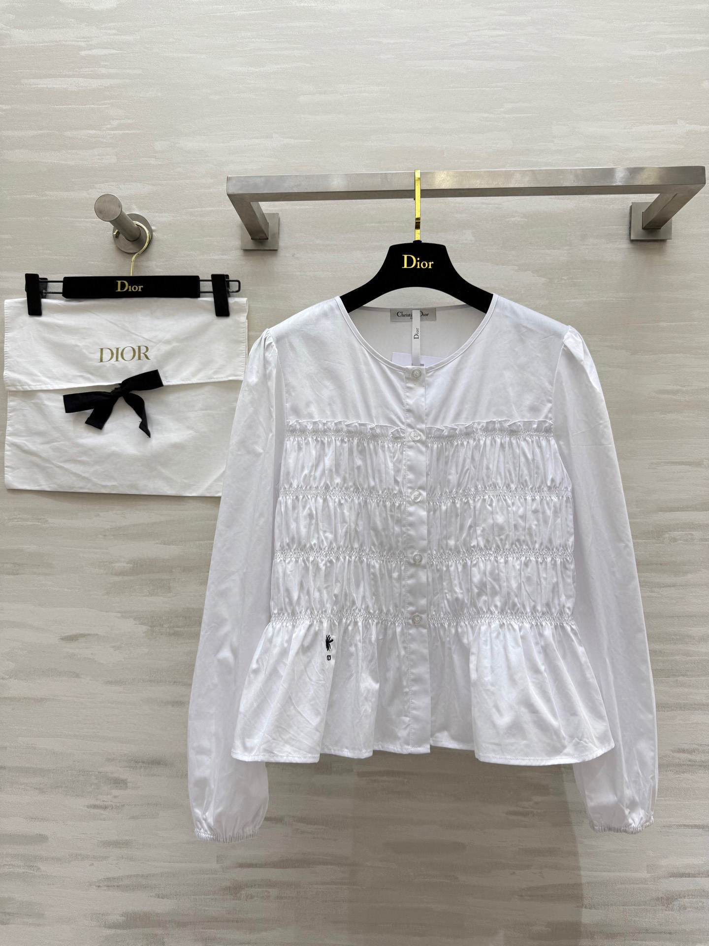 NO:536153,#DIO early autumn new style heavy industry round neck long sleeve shirt high quality spot sizeS/M/L (size s size shoulder width 37, bust 86, 52, dior, alexander wang19860909#DIO早秋新款 重工打揽圆领长袖衬衣 高品质 现货来sizeS/M/L（s码肩宽37,胸围86,衣长52,,dior,alexander wang,Women's clothing