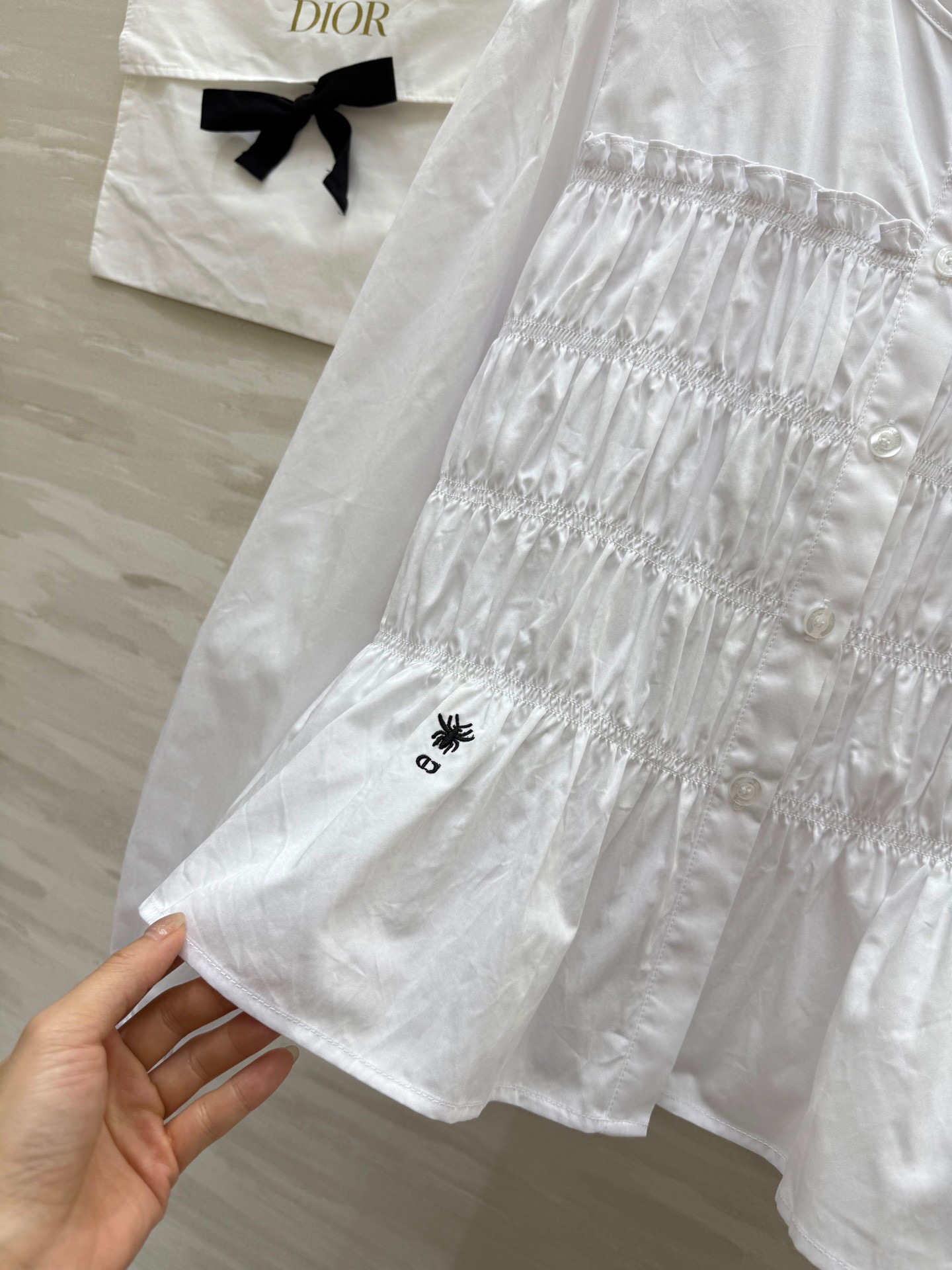 #DIO♡²⁵早秋新款 重工打揽圆领长袖衬衣 高品质 现货来size：S/M/L（s码肩宽：37，胸围：